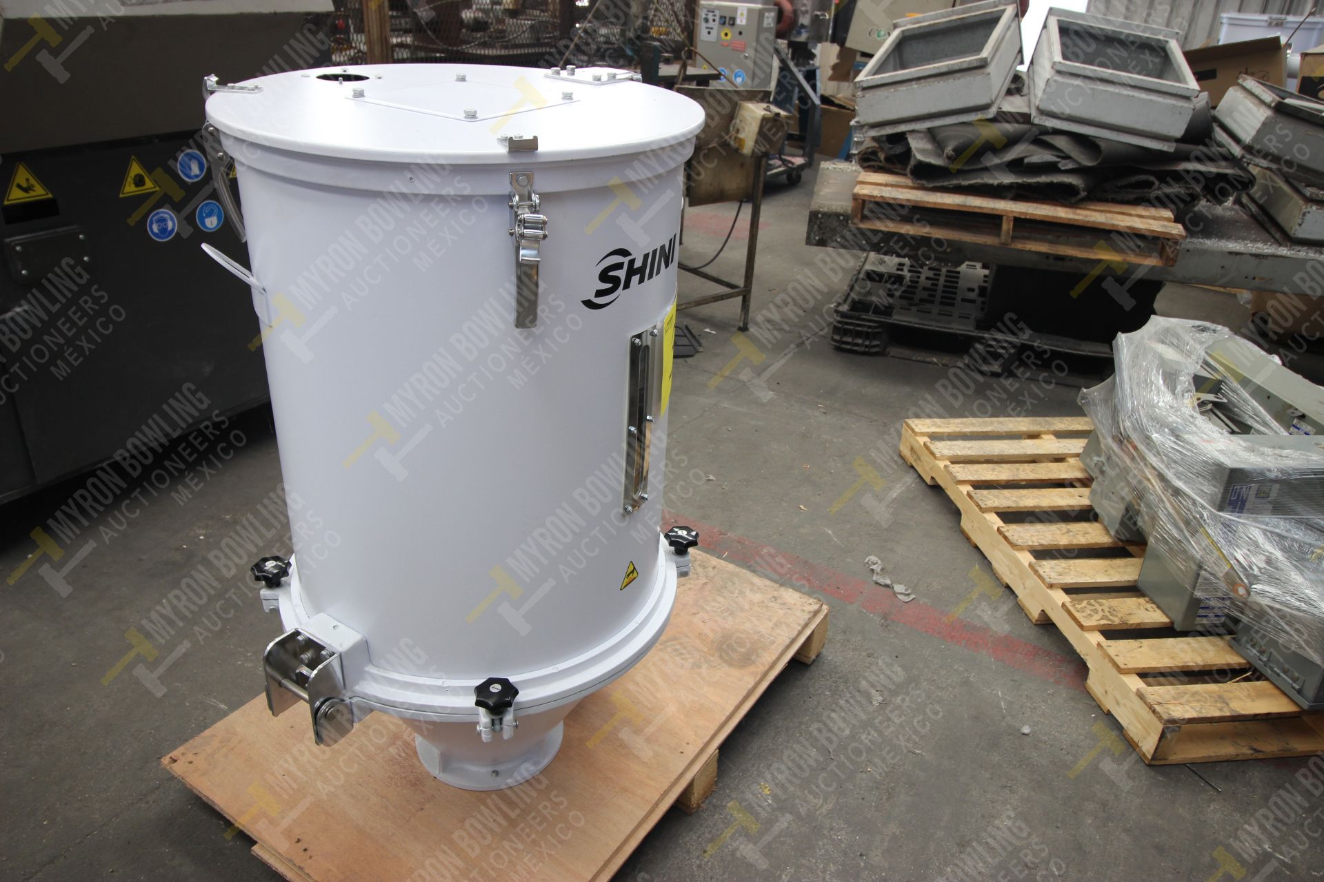 Shini Plastics Technologies 100kg hopper dryer mod. SHD-100SL-CE, with no control cabinet and blower - Image 5 of 13