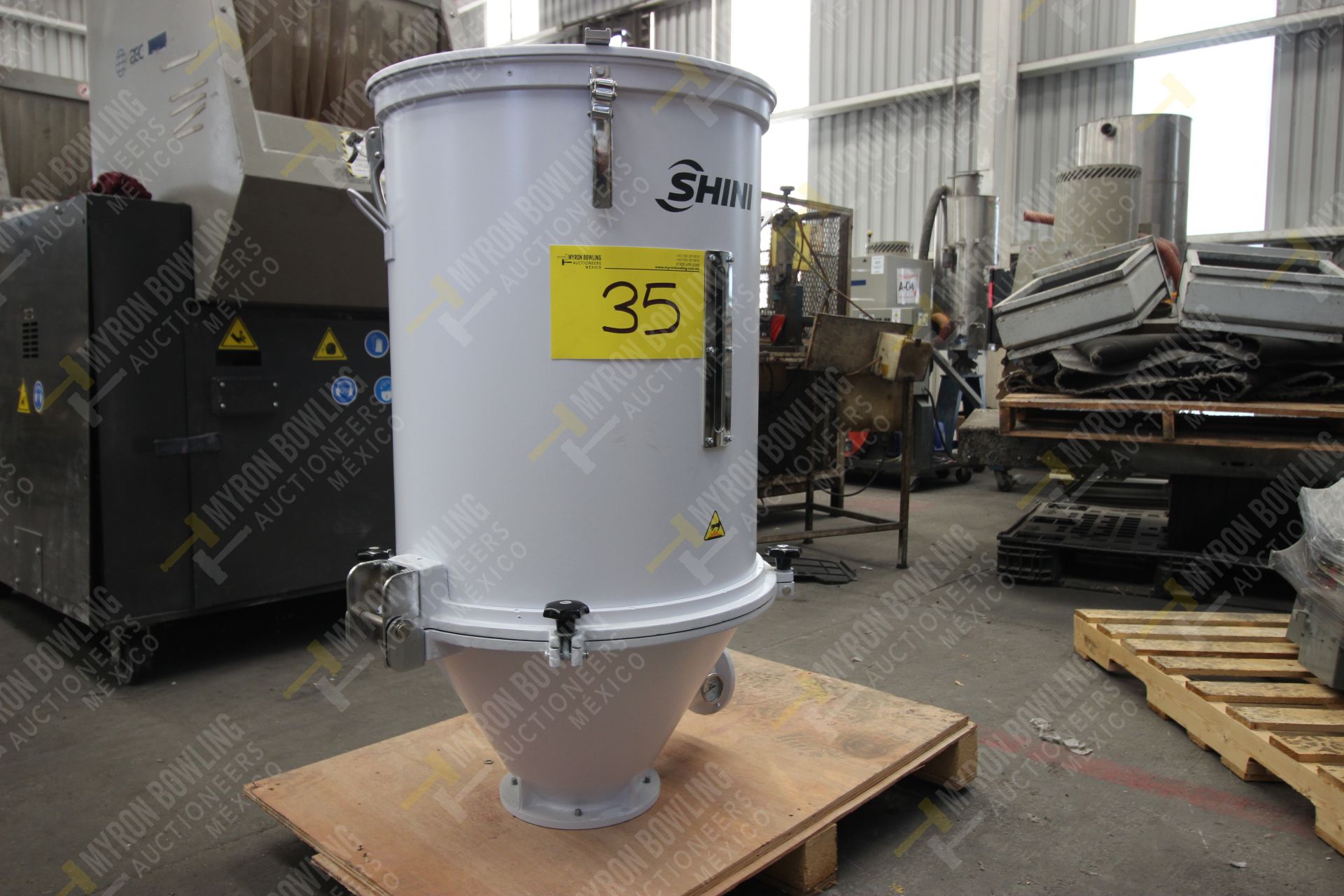 Shini Plastics Technologies 100kg hopper dryer mod. SHD-100SL-CE, with no control cabinet and blower - Image 6 of 13