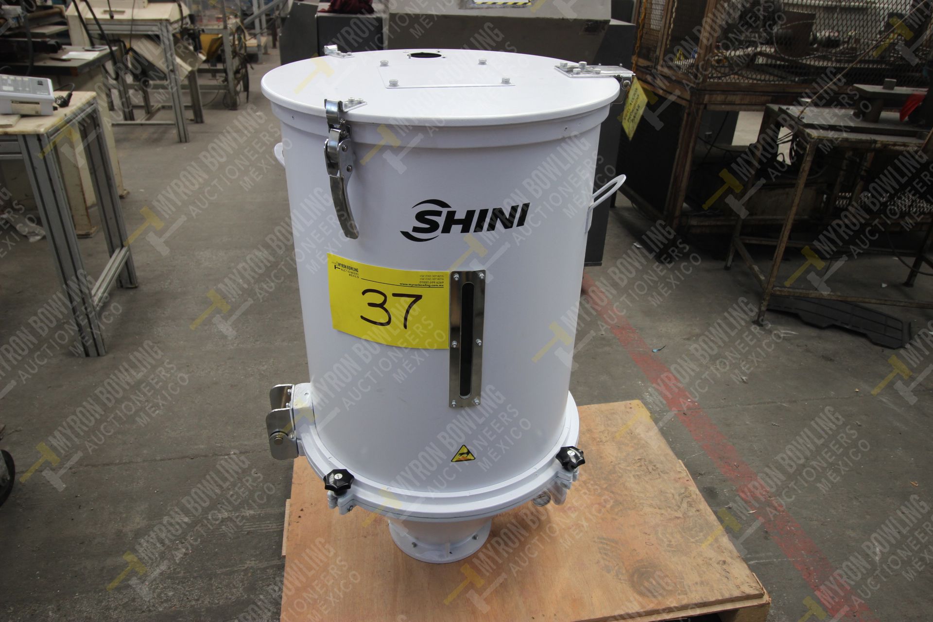 Shini Plastics Technologies 100kg hopper dryer mod. SHD-100SL-CE, with no control cabinet and blower