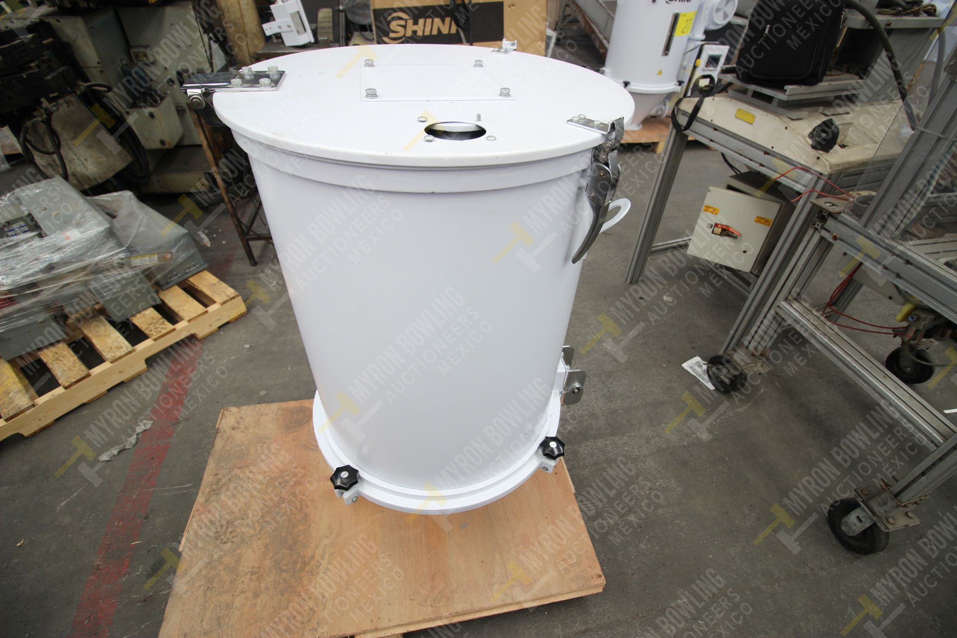 Shini Plastics Technologies 100kg hopper dryer mod. SHD-100SL-CE, with no control cabinet and blower - Image 8 of 13
