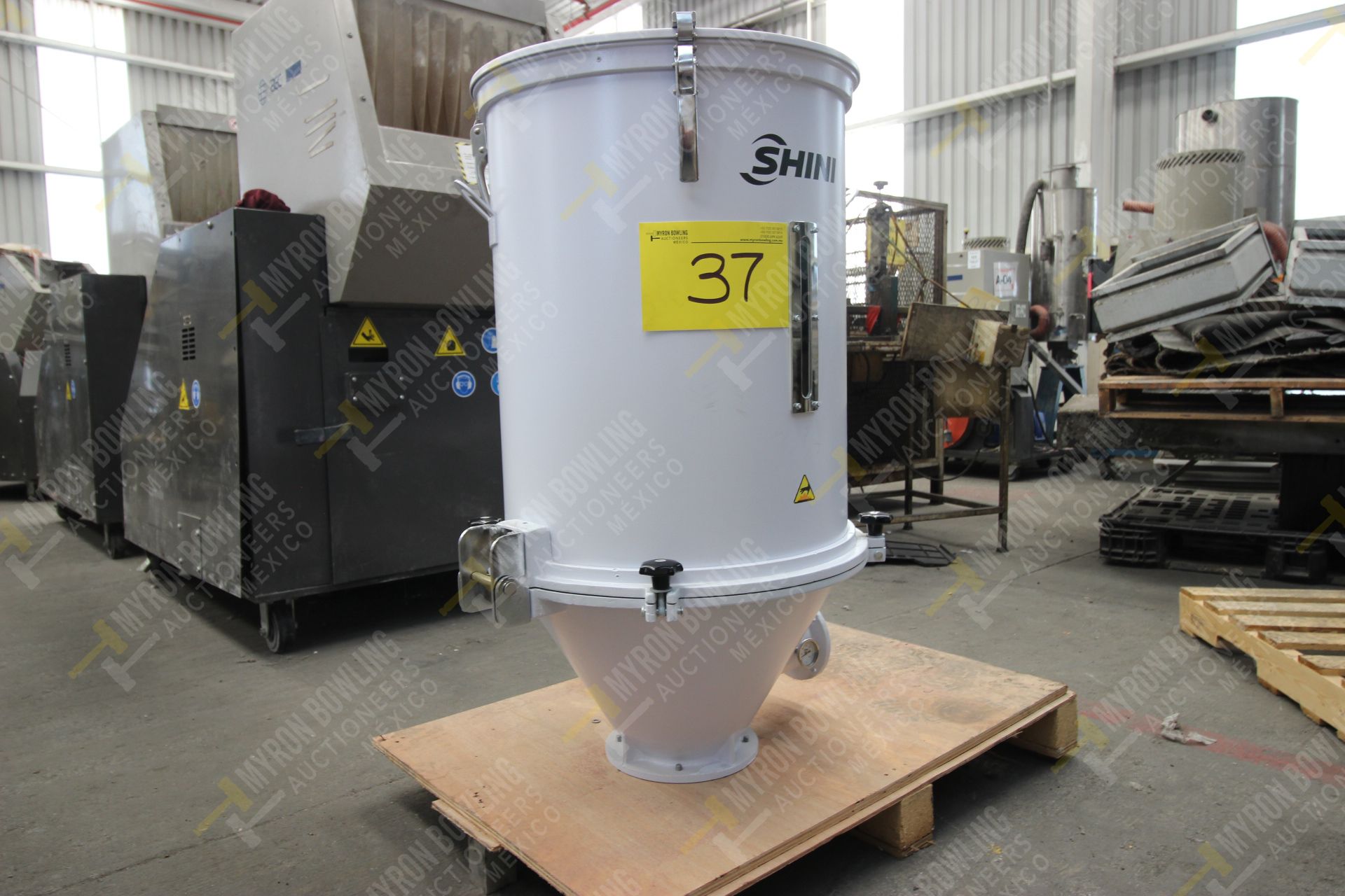 Shini Plastics Technologies 100kg hopper dryer mod. SHD-100SL-CE, with no control cabinet and blower - Image 5 of 12