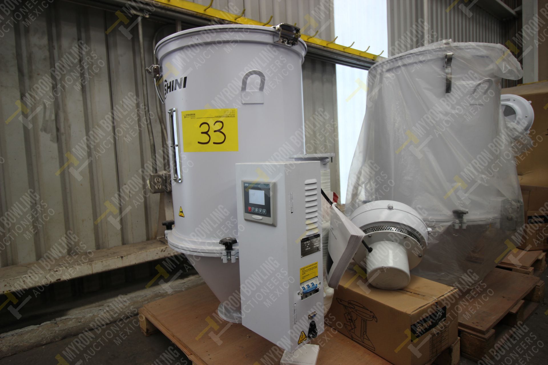 Shini Plastics Technologies 100kg. hopper dryer mod. SHD-100SL-CE, serial number 2HD16100381 - Image 4 of 13