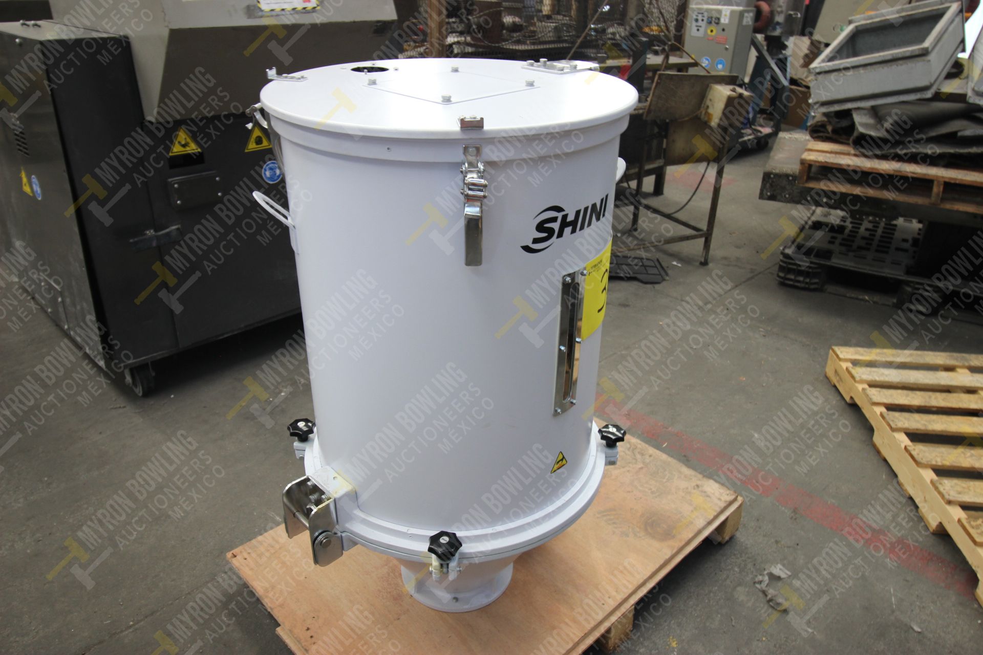 Shini Plastics Technologies 100kg hopper dryer mod. SHD-100SL-CE, with no control cabinet and blower - Image 3 of 14
