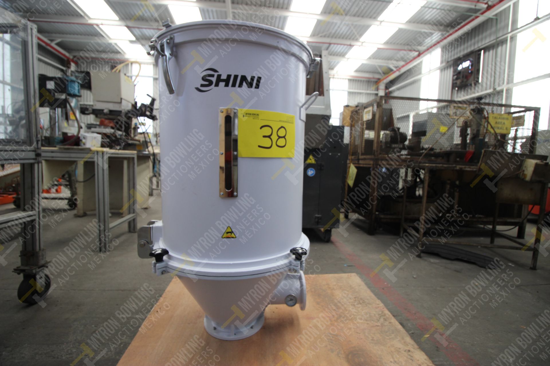 Shini Plastics Technologies 100kg hopper dryer mod. SHD-100SL-CE, with no control cabinet and blower - Image 2 of 14