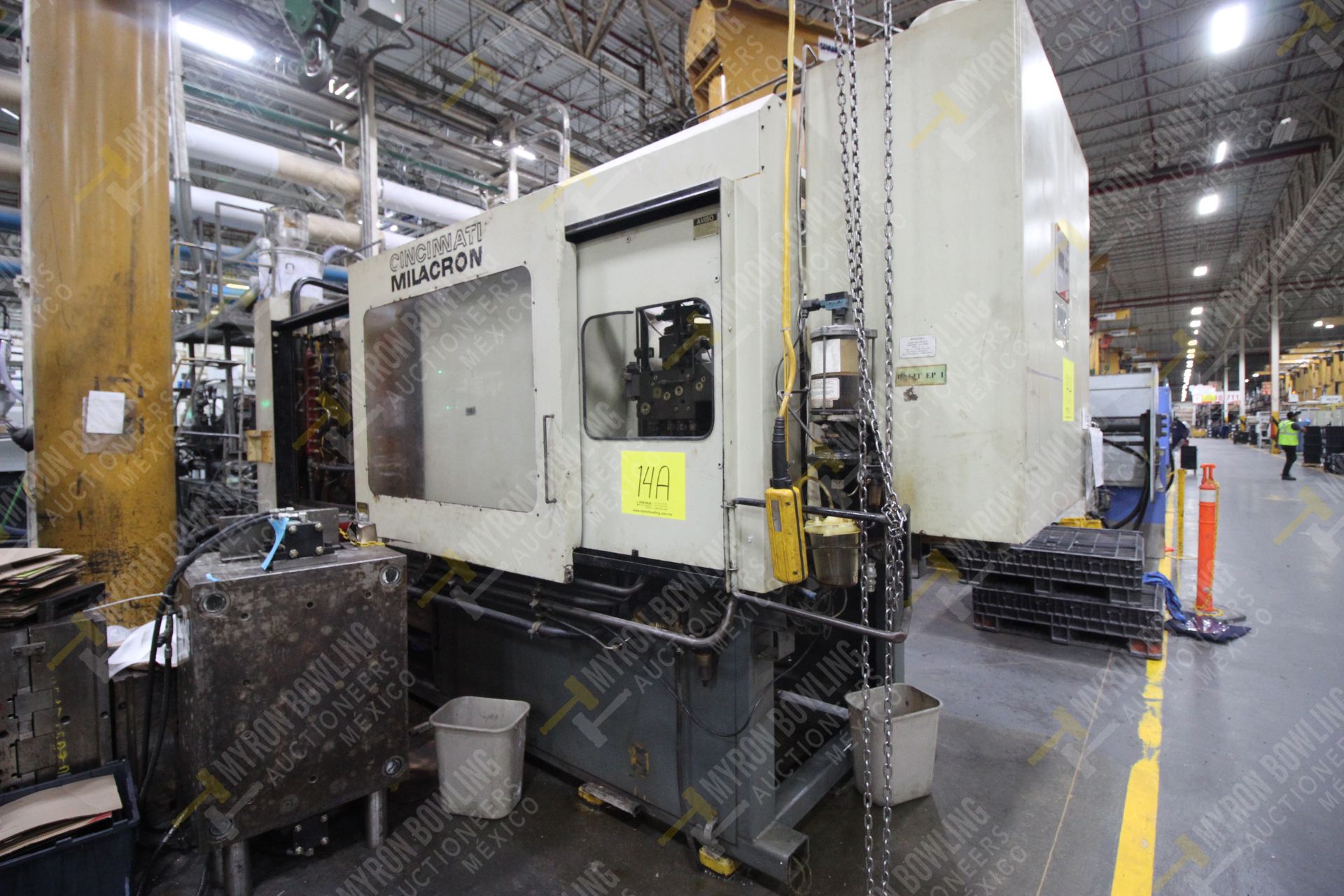 500 Ton Cincinnati Milacron VH-500-76, shot size 2693 OZ, screw diameter 3.39/100 mm Max ppsi 17,582 - Image 13 of 16