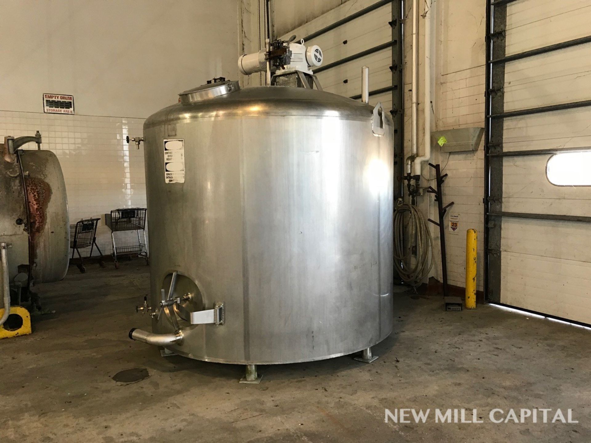 Walker Model 1BT 1500 Gallon Jacketed Orange Juice Concentrate Tank with Vertic | Rigging Fee: $425