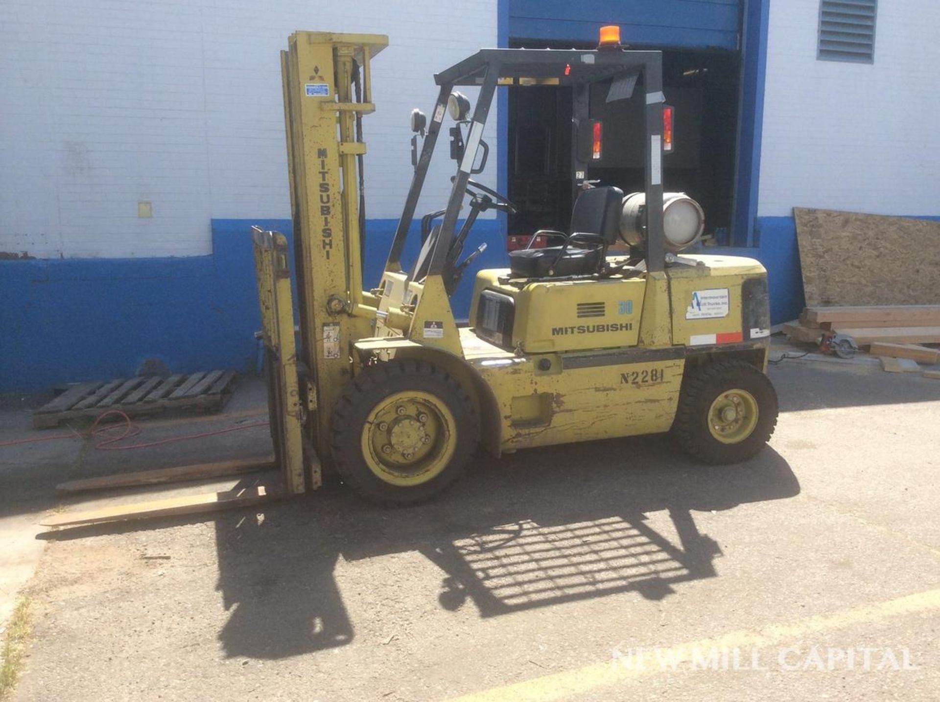 Mitsubishi F630 Fork Lift, LPG, 6000 LBS Capacity, 185in Lift, 3-Stage Sideshif | Rigging Fee: $100 - Bild 3 aus 5