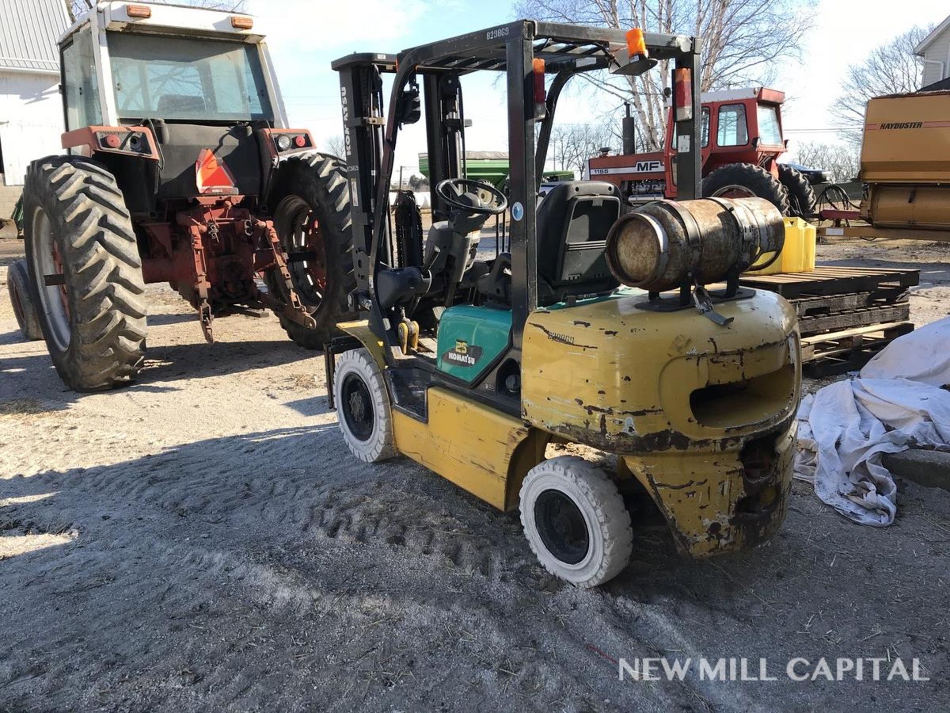 Komatsu FG25T-14 Fork Lift, 5000 LBS Capacity, 3-Stage Sideshift, 188in Lift, N | Rigging Fee: $100 - Image 3 of 5