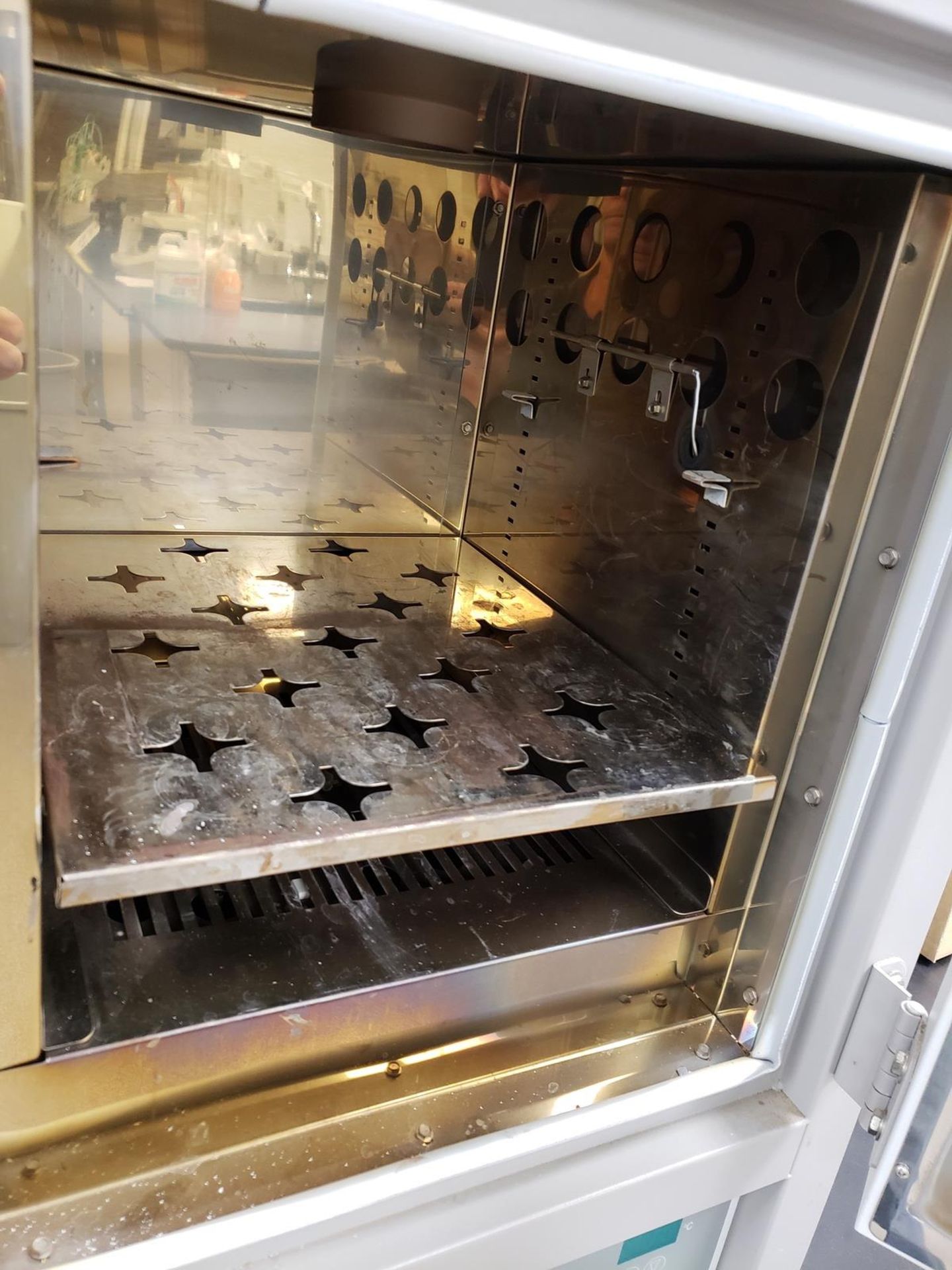 VWR, Laboratory Oven, M# 1330GM, S/N 0700303 | Rig Fee: $60 or HC - Image 3 of 4