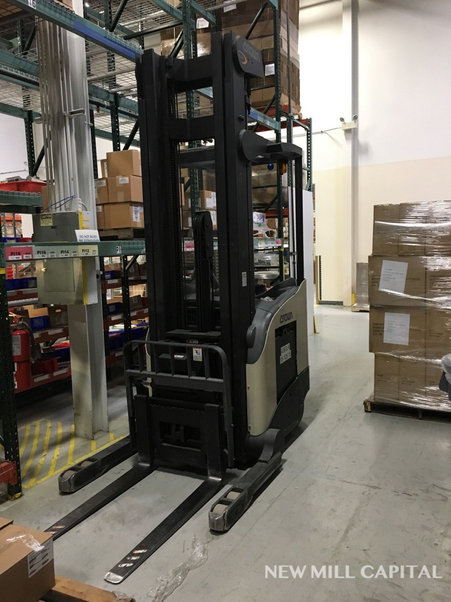 Crown RD 5200 Series Electric Reach Truck, 36V Battery, Max Capac (Delayed Delivery) | Rig Fee: $150