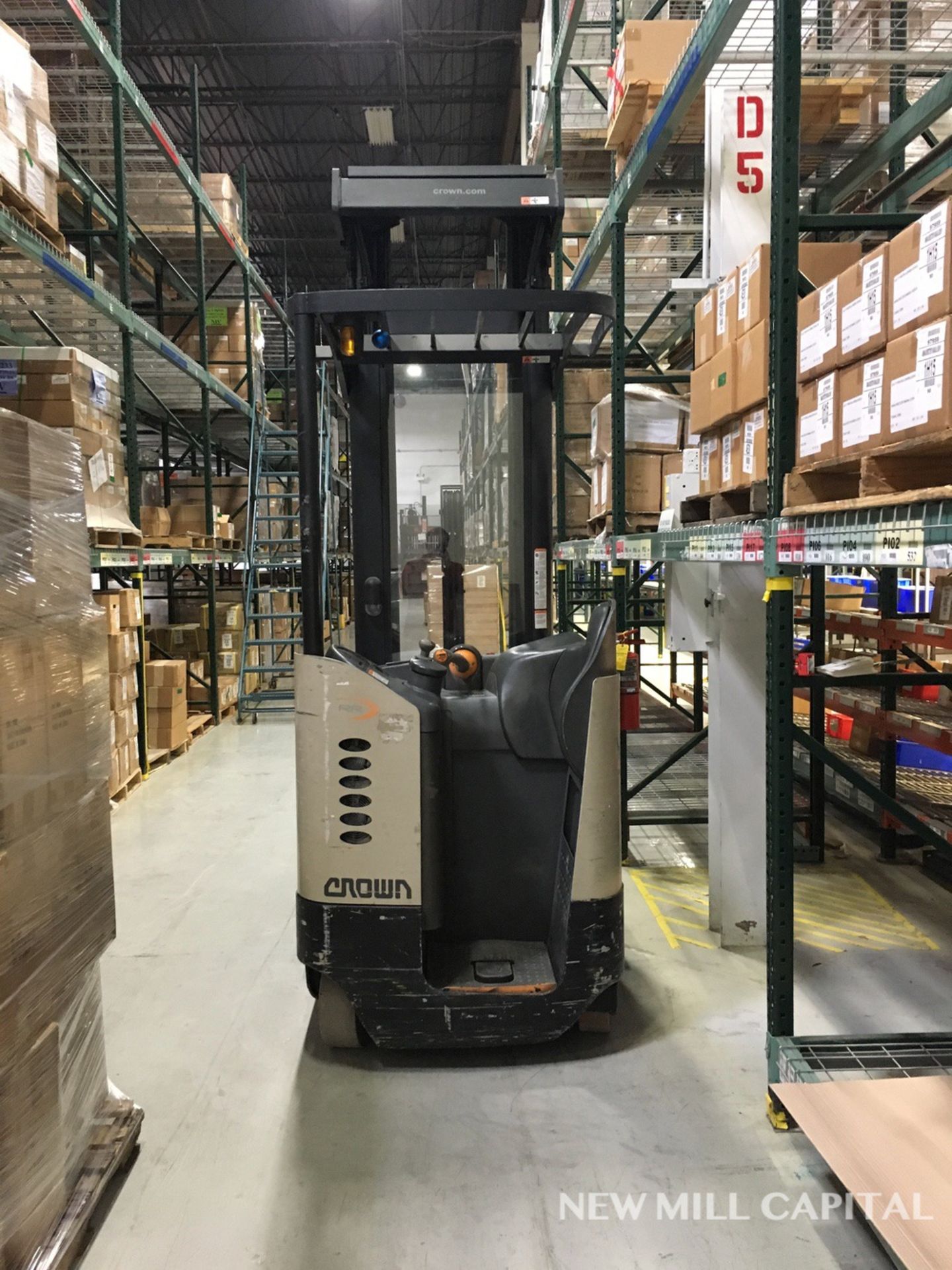 Crown RD 5200 Series Electric Reach Truck, 36V Battery, Max Capac (Delayed Delivery) | Rig Fee: $150 - Image 5 of 10