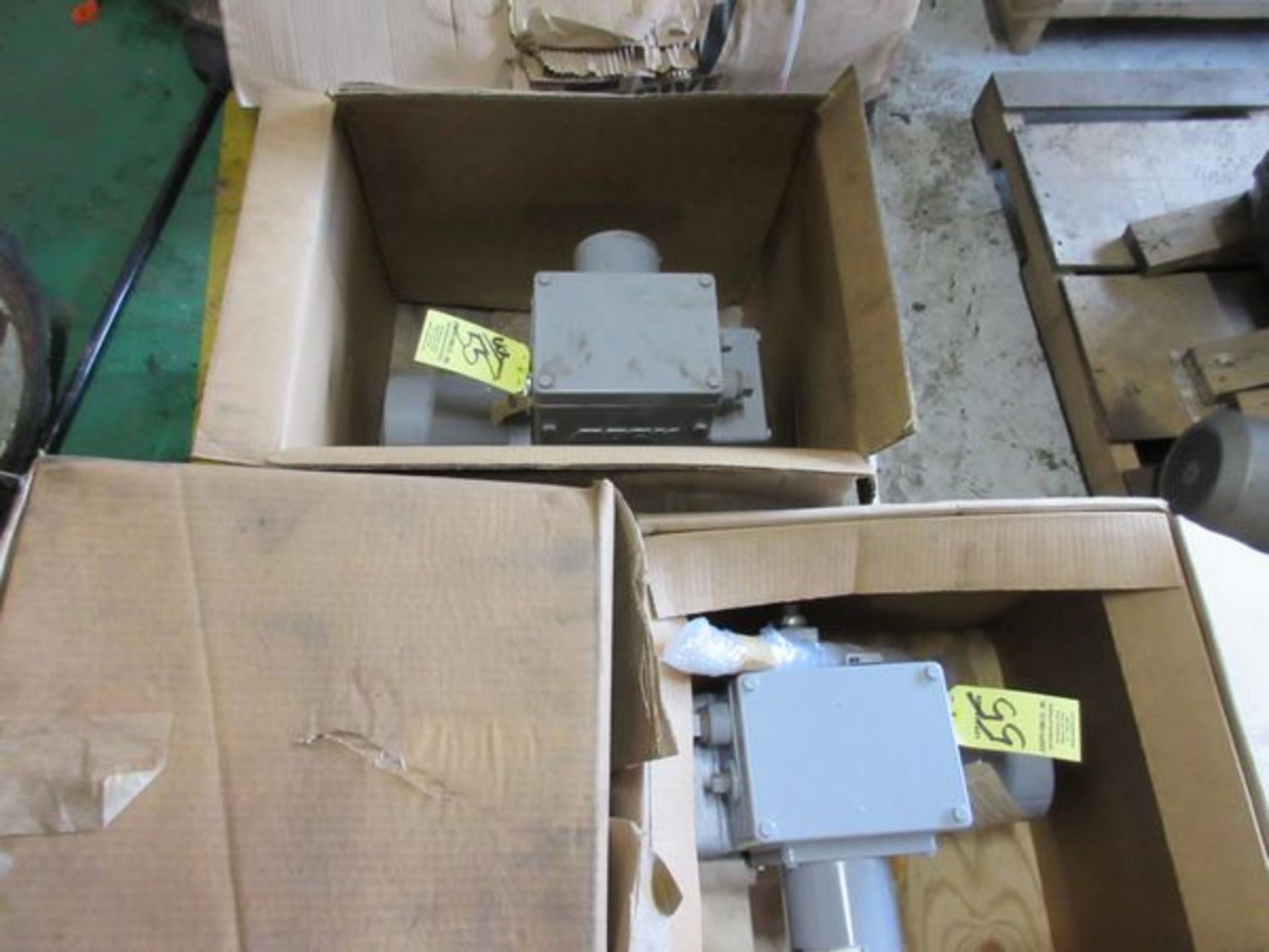 LOT (3) Beck 11/10 Gears, s/n 11-159-130907-01-02, 120V, 60 HZ, (2) s/n NA | Rig Fee: $25