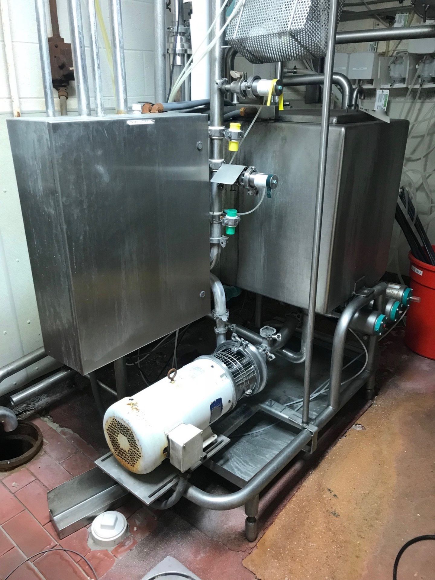 Single Tank CIP Skid, Sqauare Tank, 5 HP Centrifugal Pump, Vales and Control | Rig Fee: $1000 - Image 3 of 5