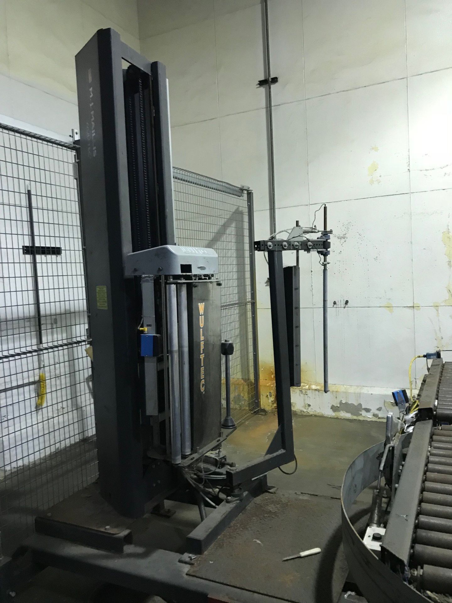 Wulftec Auto Pallet Stretch Wrapper Model WCA-150 | Rig Fee: $1500