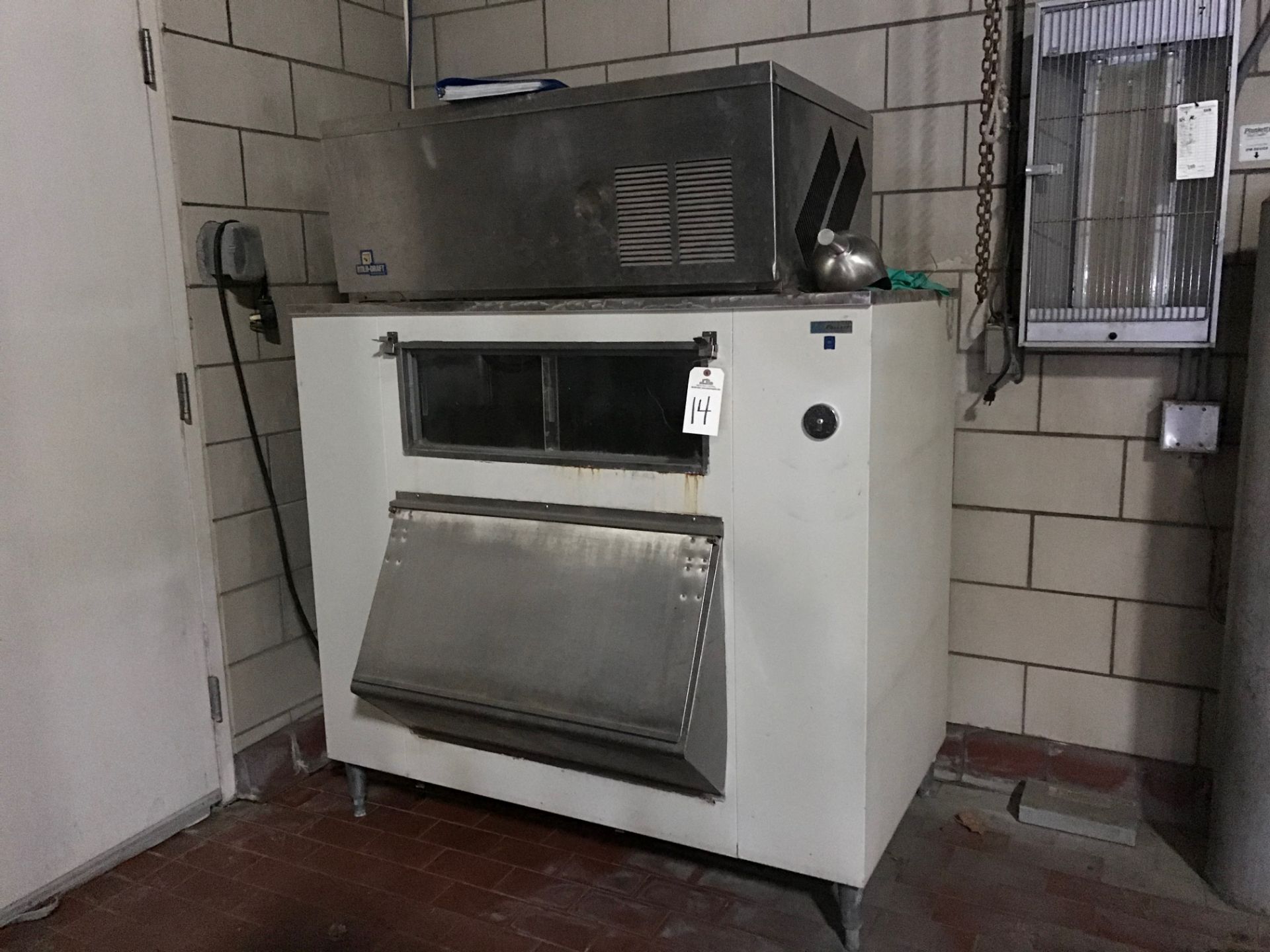 Follet Ice Maker, 40in x 56in x 69in Tall | Rig Fee: $100