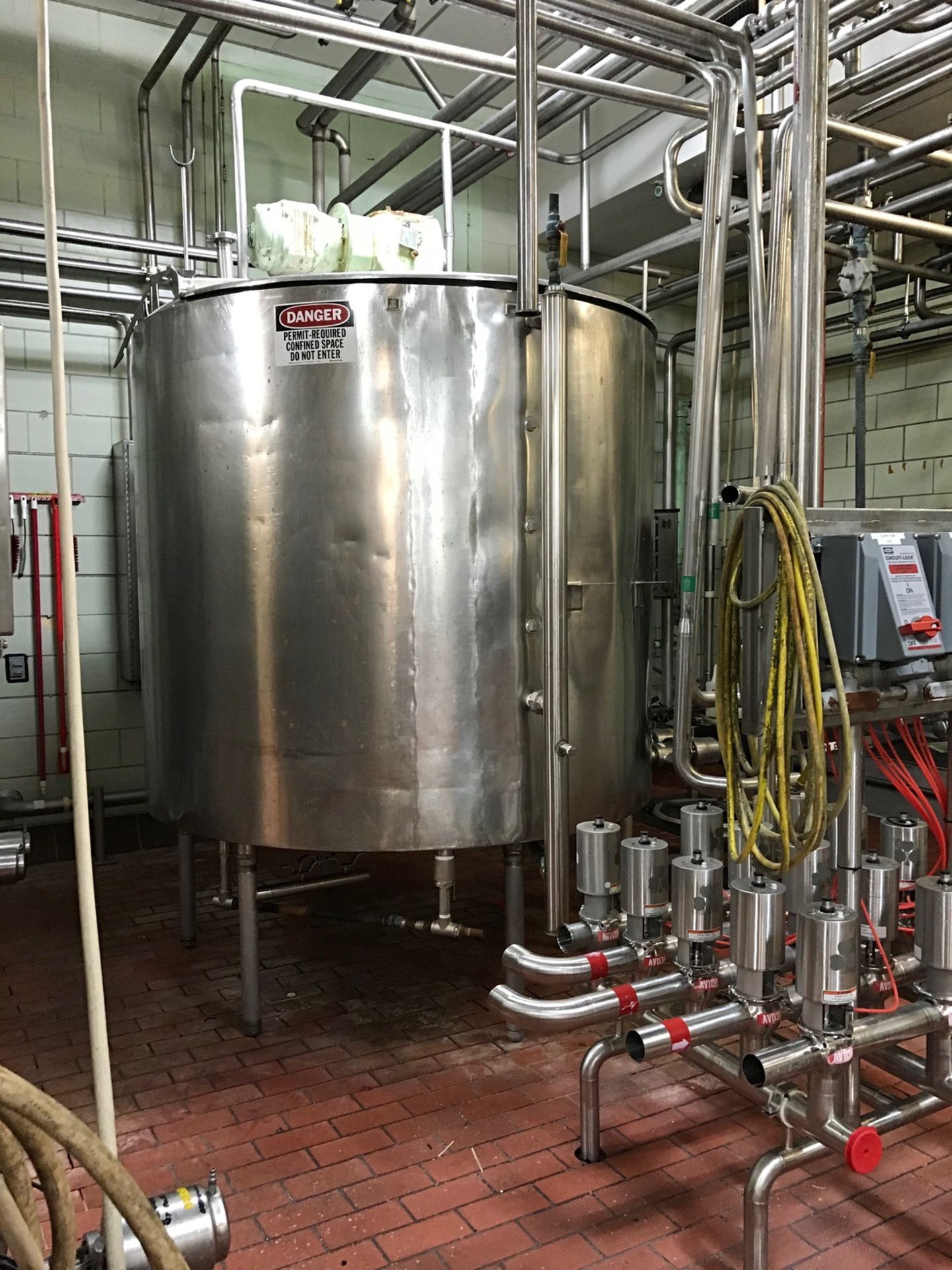 1,000 Gallon Open Top Processor, Dimple Jacketed, Vertical Agitaiton, Du | Loc: LKY | Rig Fee: $1200