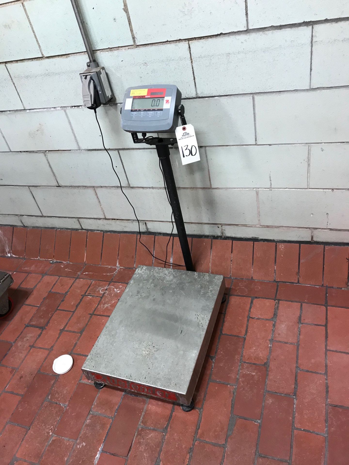 Ohaus Defender 3000 Digital Scale, 300 LB Max, 17in x 22in Base | Loc: LKY | Rig Fee: $50