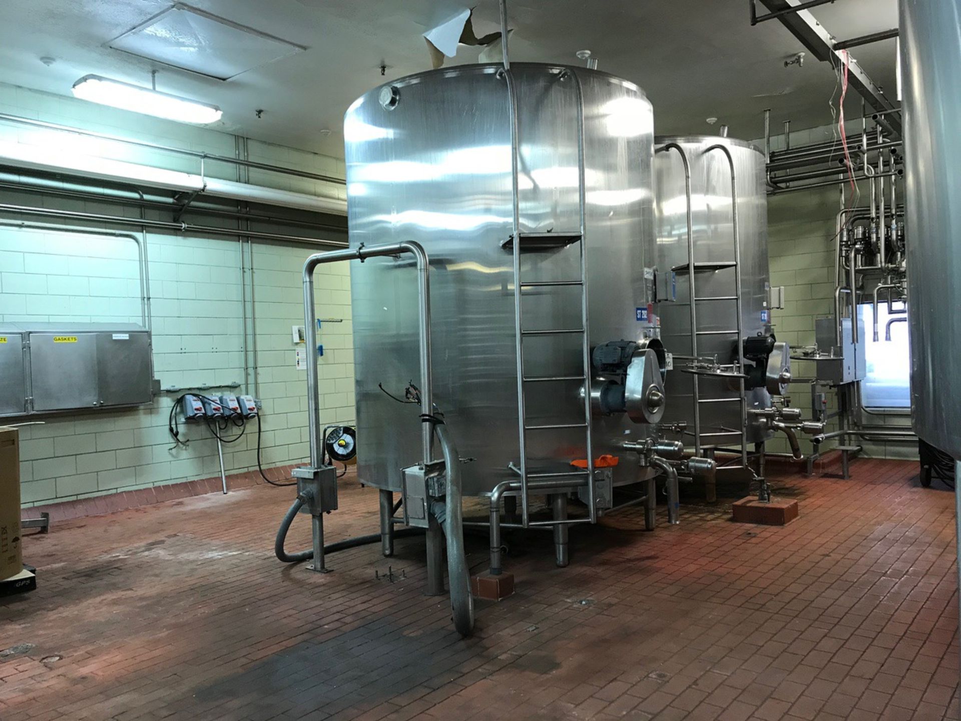 Dairy Craft 3,000 Gallon Processor, Dimple Jacketed, Horizontal Agitatio | Loc: LKY | Rig Fee: $2500