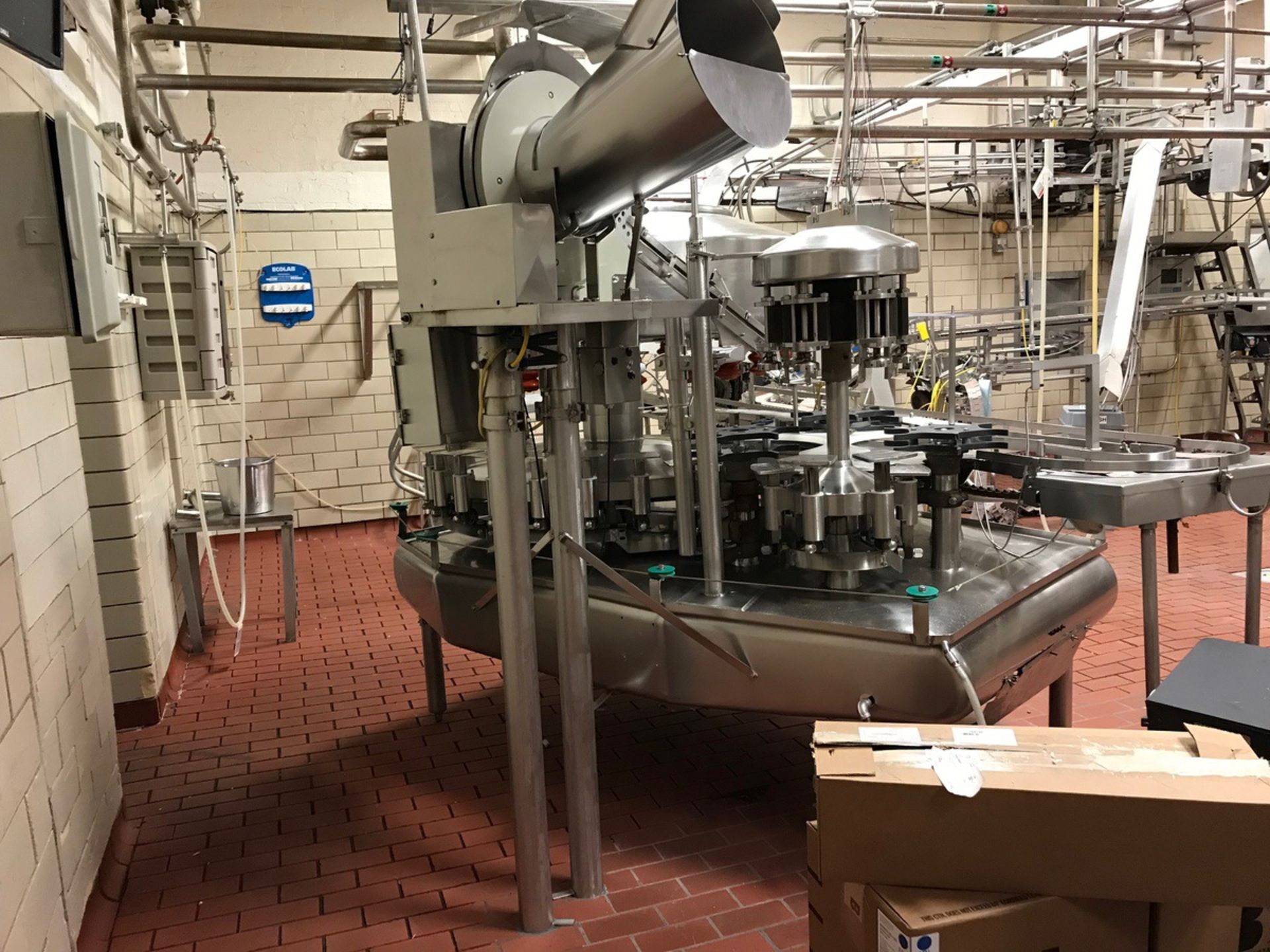 Federal Filler 26-Valve Gallon Jug Filler, 6-Head Screw Capper, LH F | Loc: Erie PA | Rig Fee: $2400 - Image 2 of 3