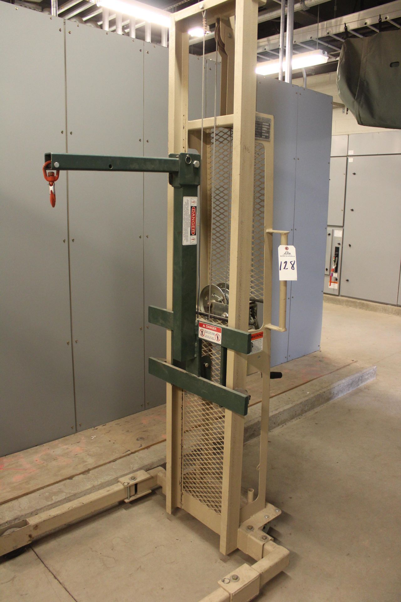 Beech Manual Cable Lift Cart, M# GW-2006 | Rig Fee: $50