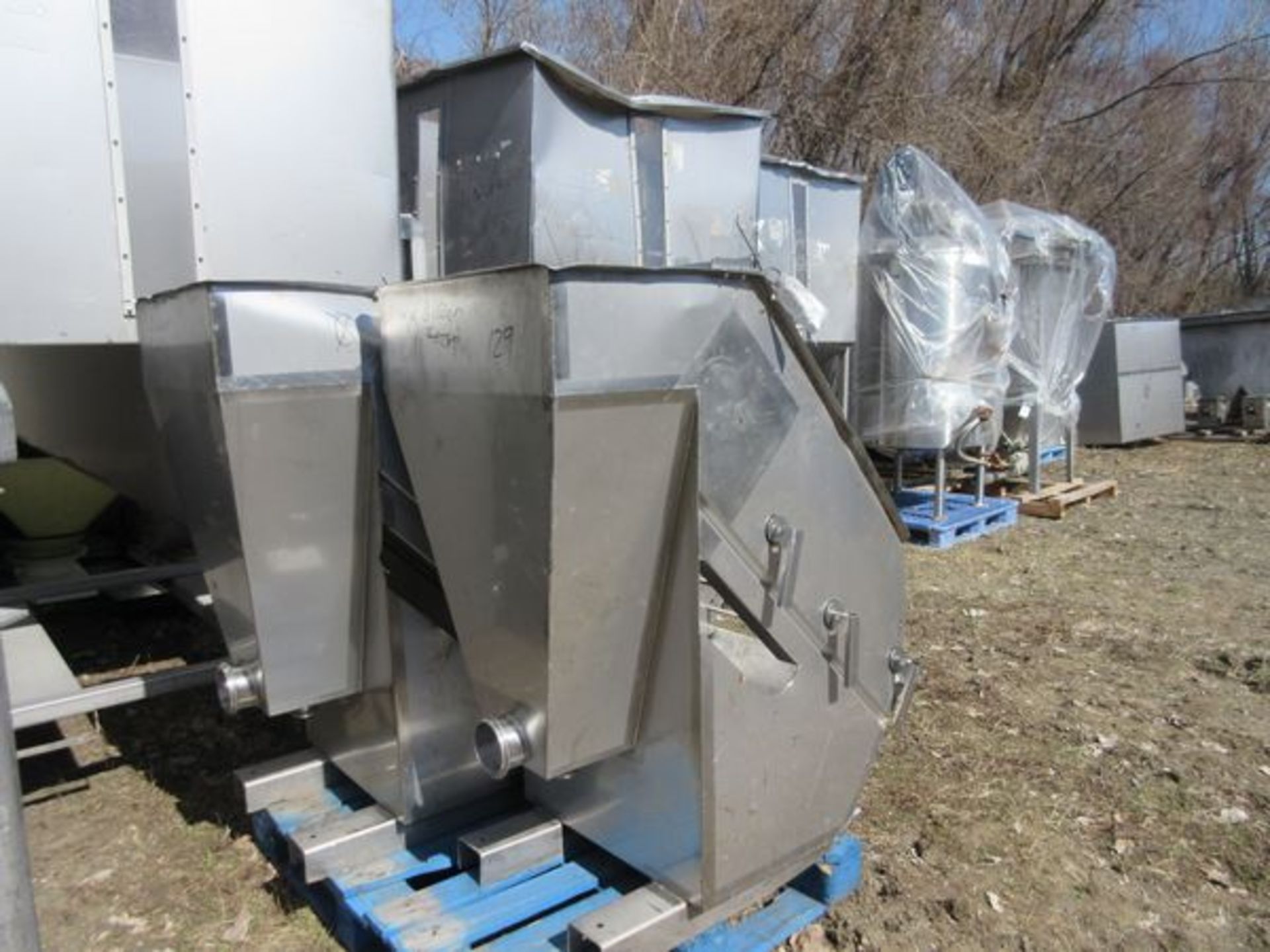 LOT (2) Lyco Stainless Steel Screener Hoppers on Pallet | Rig Fee: $20 - Image 3 of 3