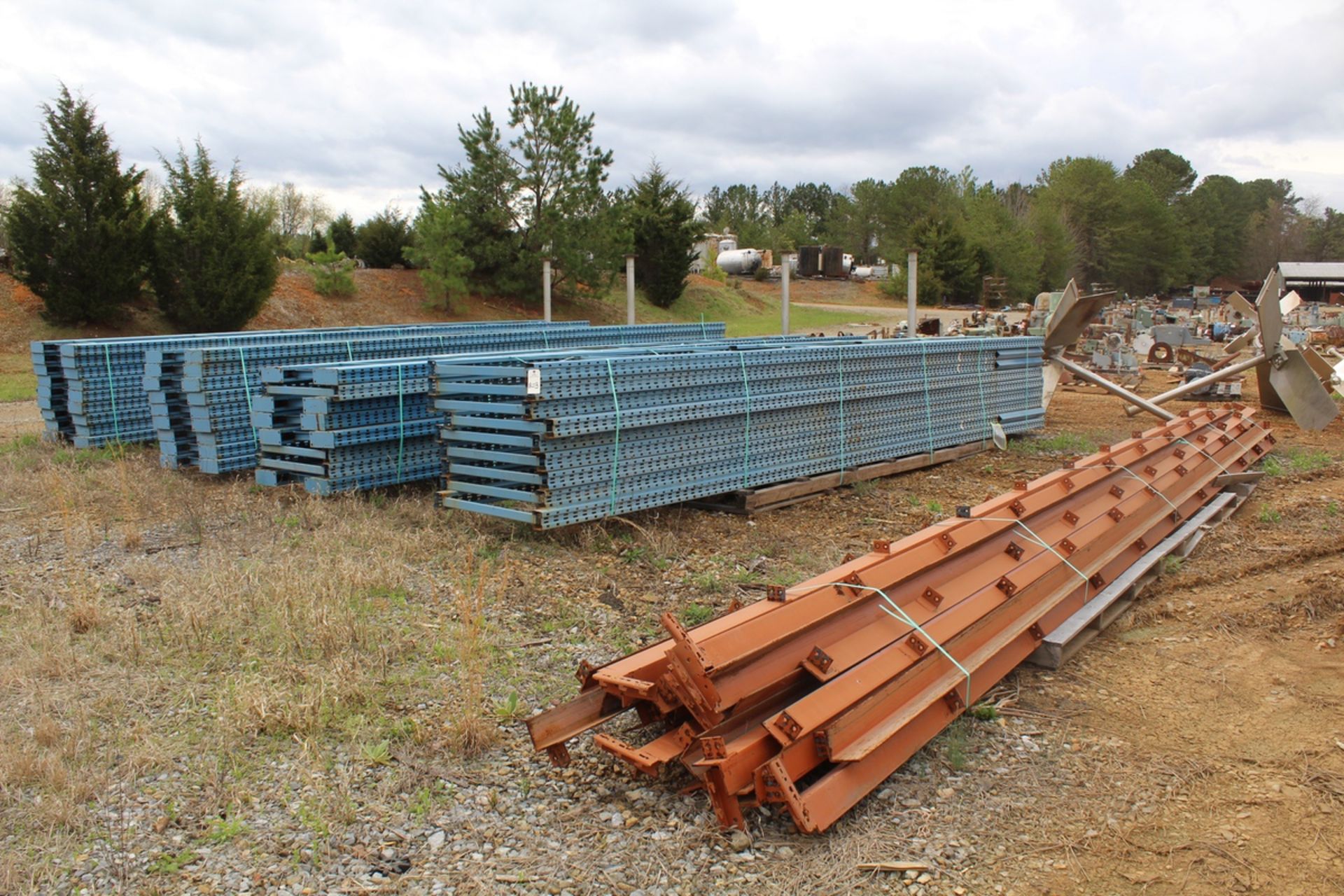 Misc Pallet Racking - 35 ea uprights (36" w x 24 ft 6 in l), 22 ea hor support rail | Load Fee: $5