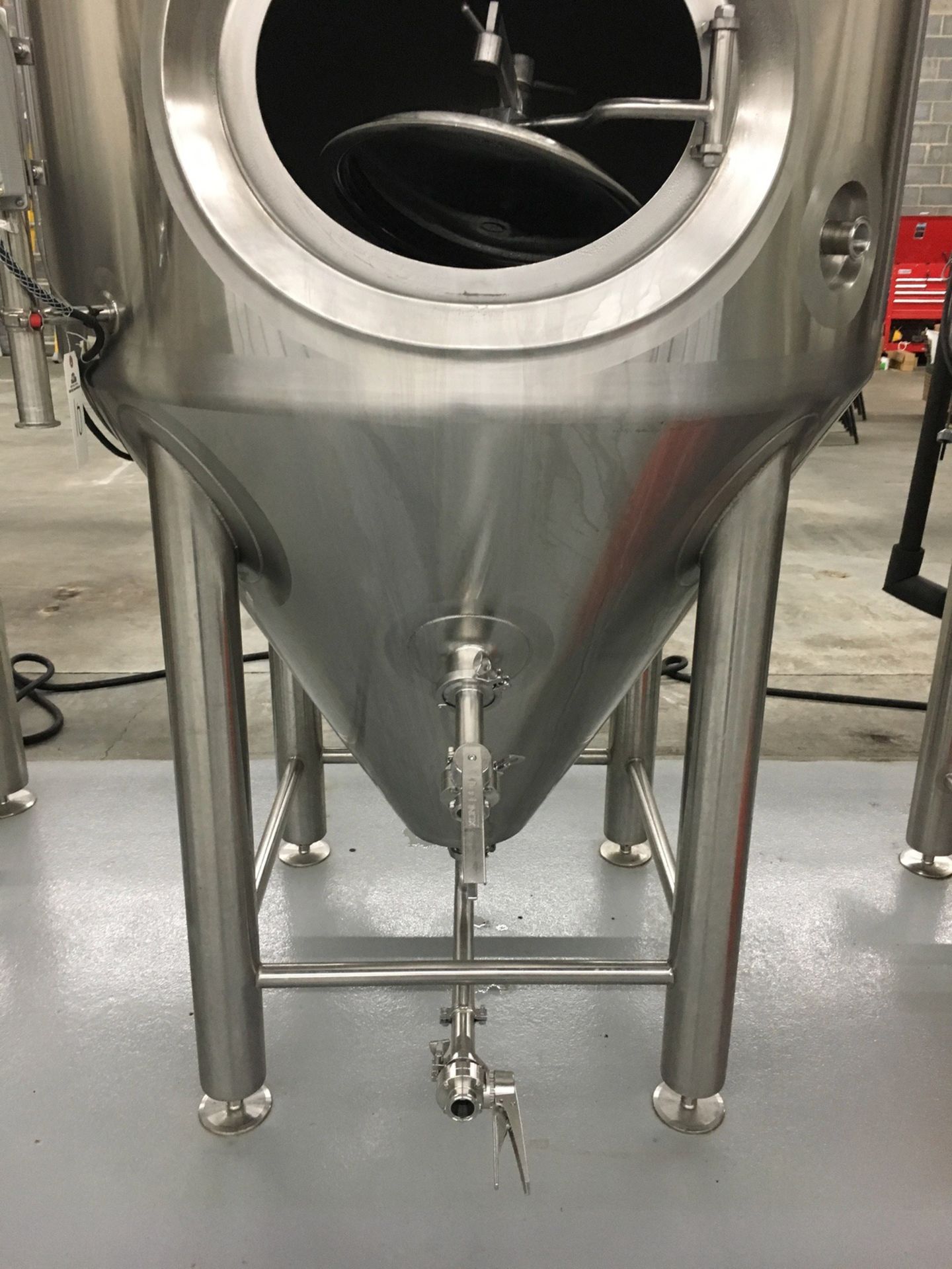 2015 DME 10 BBL Stainless Steel Fermenter Unitank Vessel | Subject to Bulk Lot 1 | Rig Fee: $325 - Image 2 of 9