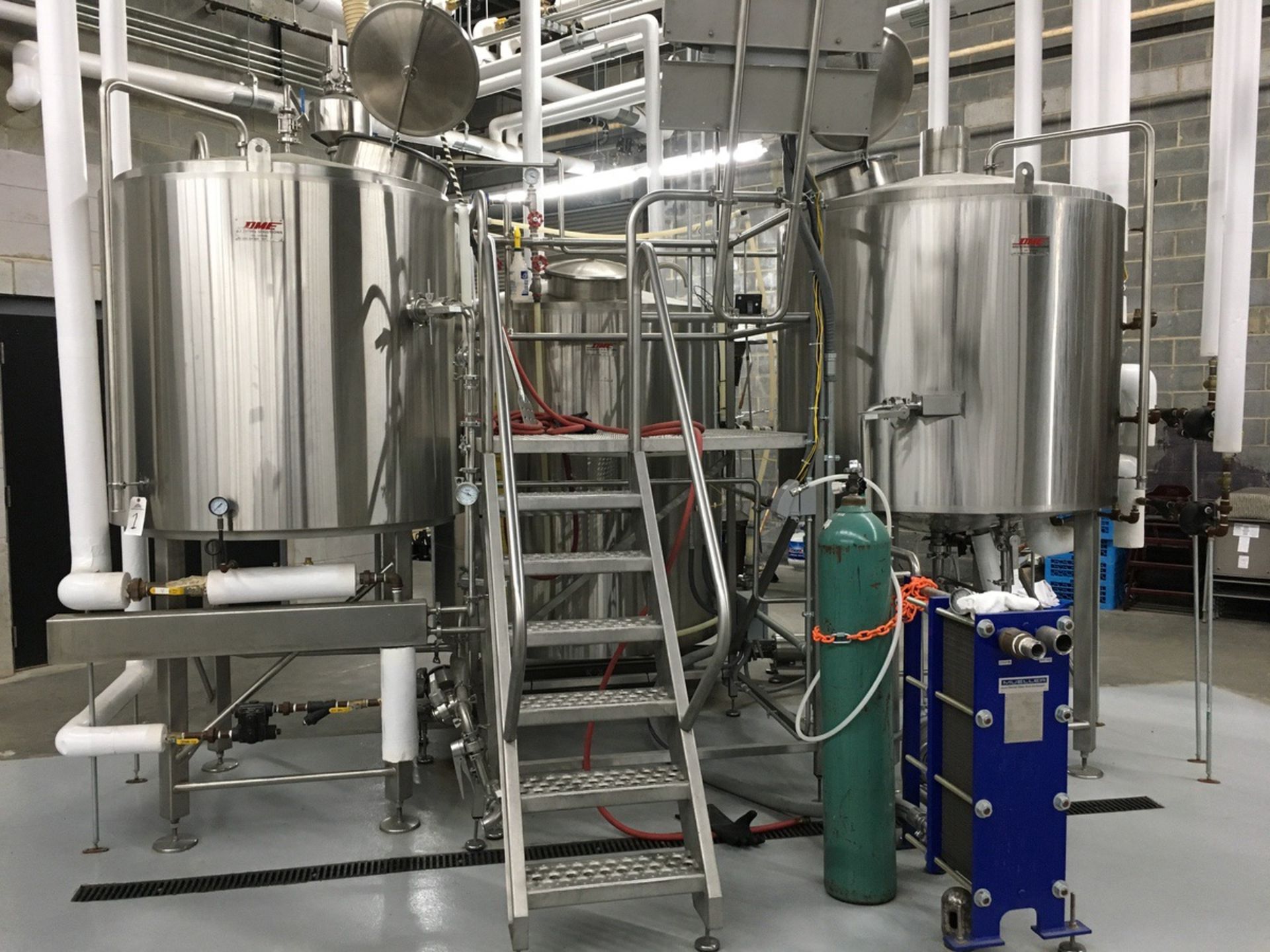 2015 DME 10 BBL Brewhouse, Jacketed Steam Brew Kettle, Jack | Subject to Bulk Lot 1 | Rig Fee: $2800 - Image 2 of 24