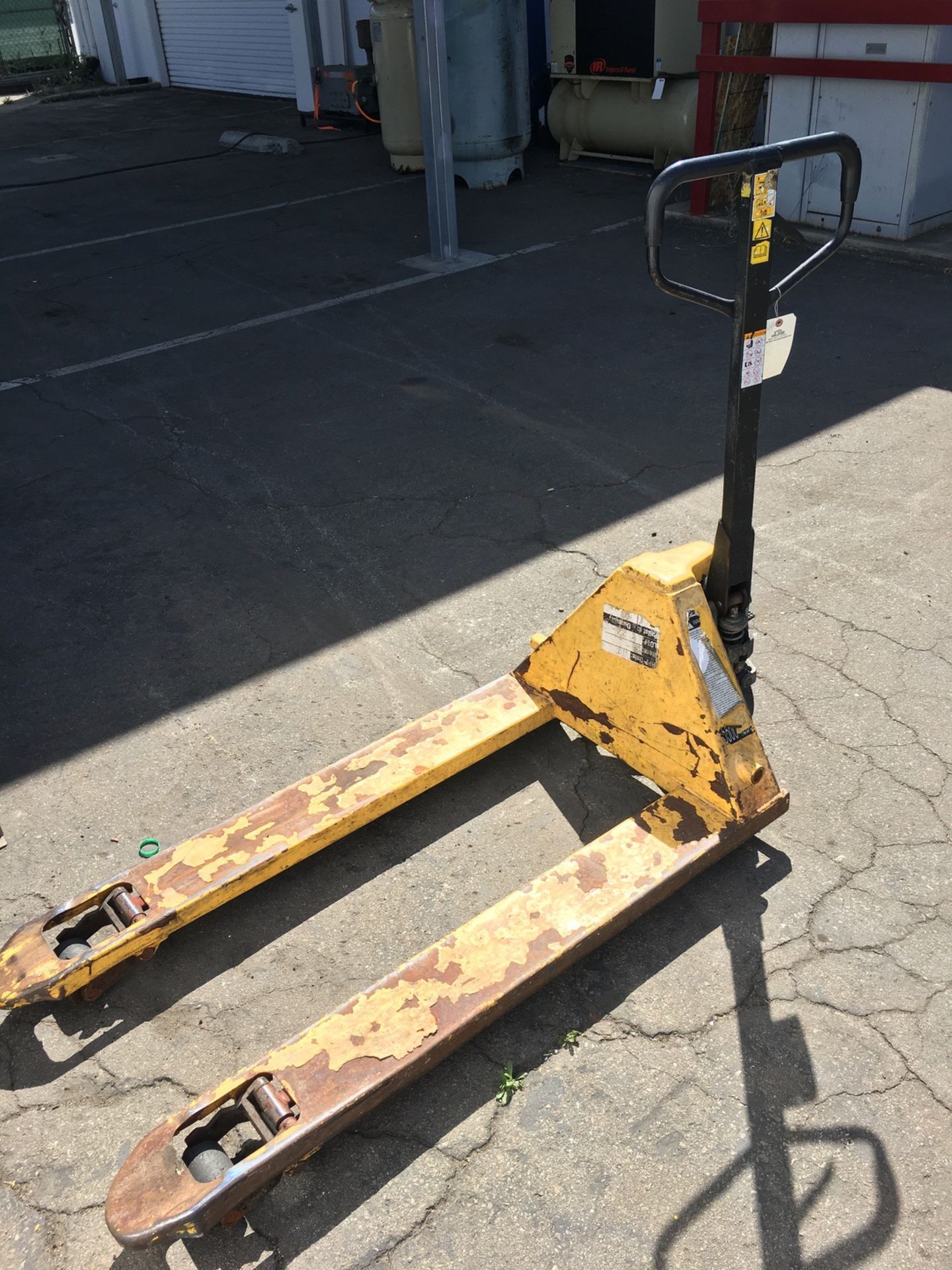 Pallet Jack | Rig Fee: No Charge