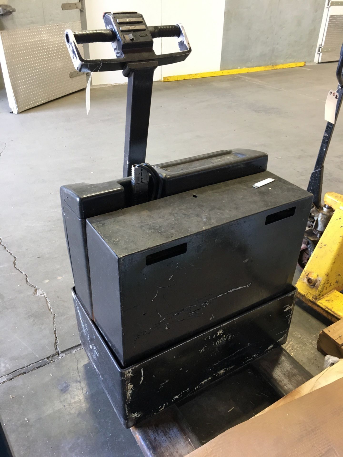 Crown Electric Pallet Jack, Model 40GPW-4-14, 24V Battery | Rig Fee: No Charge - Image 2 of 6