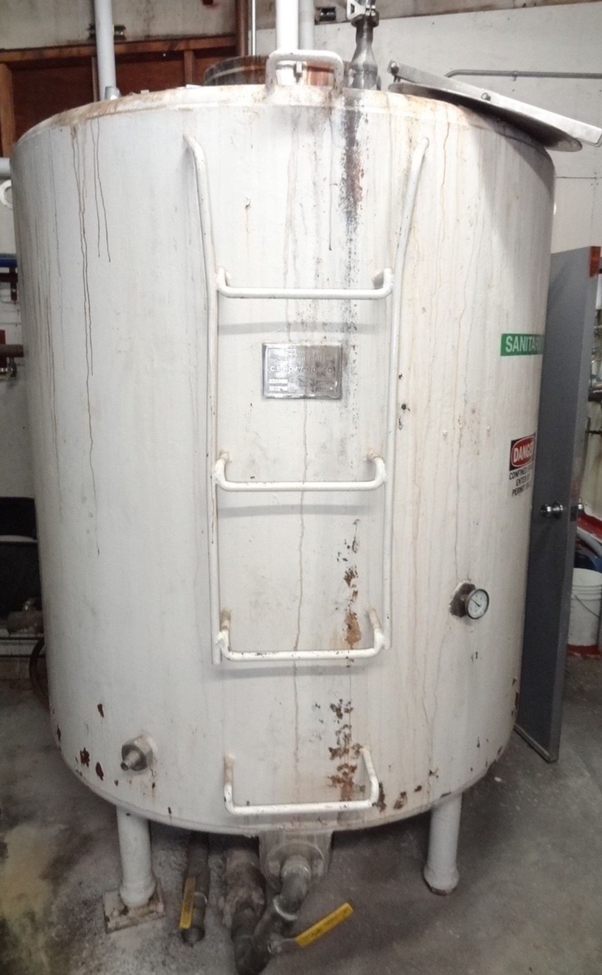 CE Howard Model CE-109RH 750 Gallon Stainless Steel Interior, Mild Steel Exterior Insulated Tank