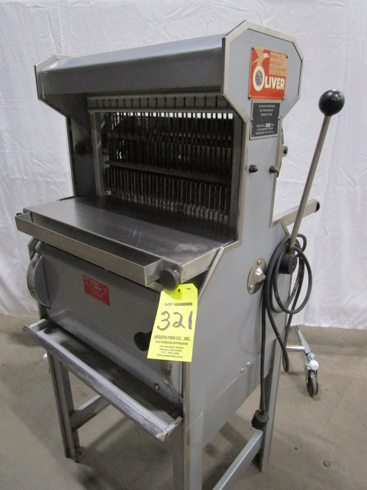 (1) Oliver 777 Bread Slicer, s/n 114103 | Located in Milford MA | Rig Fee: $50