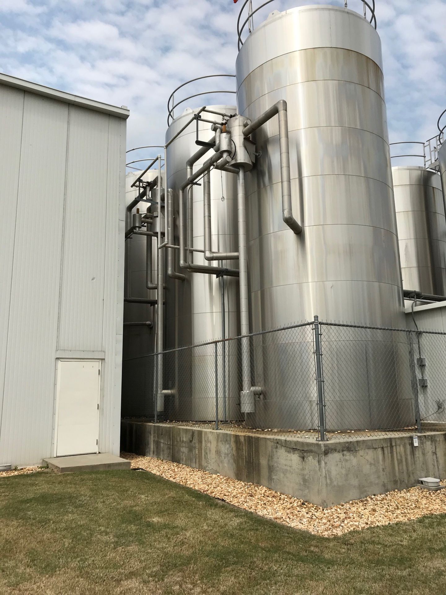 Walker 20,000 Gallon All Stainless Steel 316L Refrigerated Silo, Horizontal Agita | Rig Fee: $5500 - Image 4 of 6