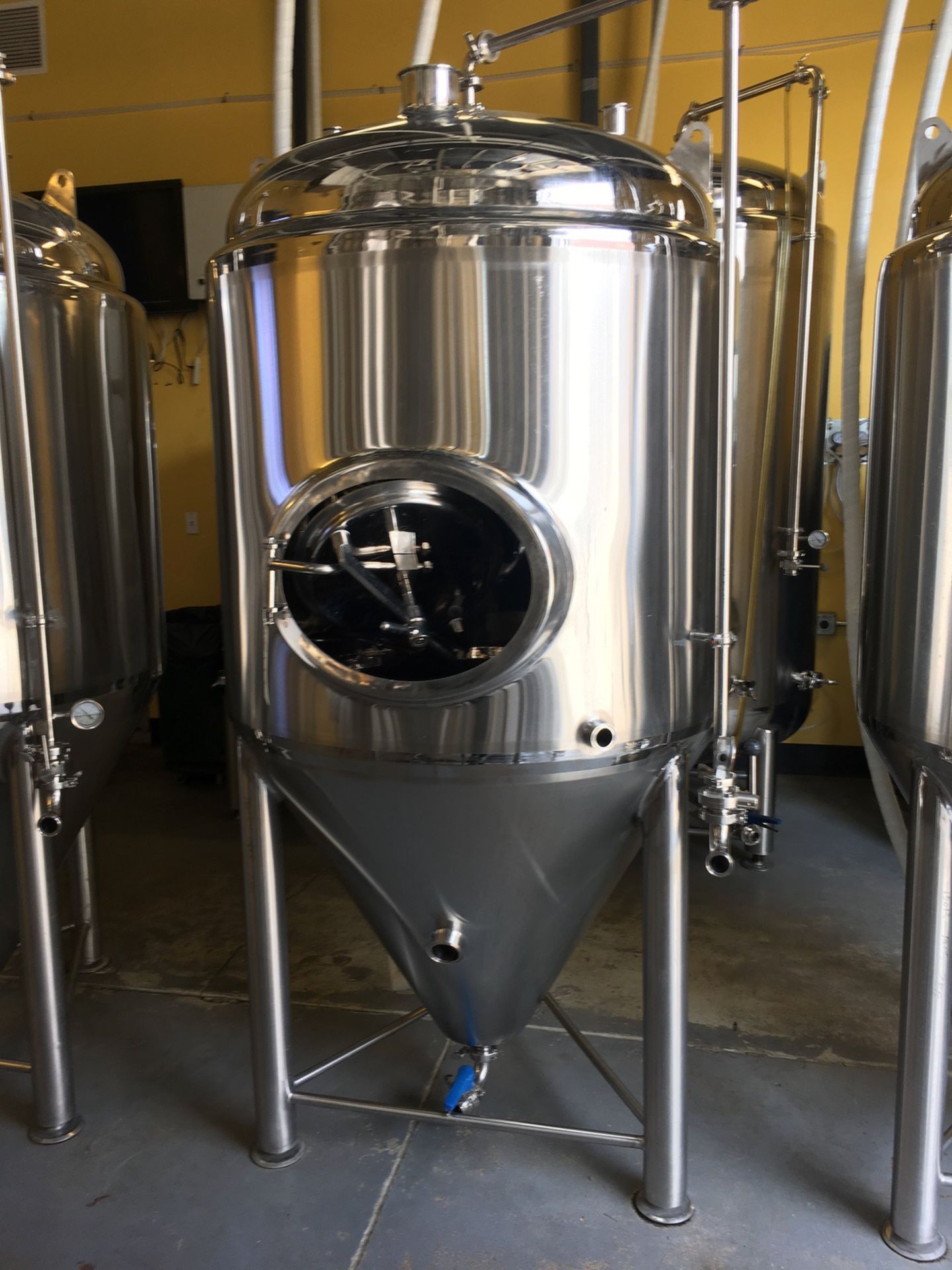 2015 Stout 7 BBL Fermentation Vessel, Stainless Steel, Glycol Ja | Subject to Bulk | Rig Fee: $350 - Image 2 of 8
