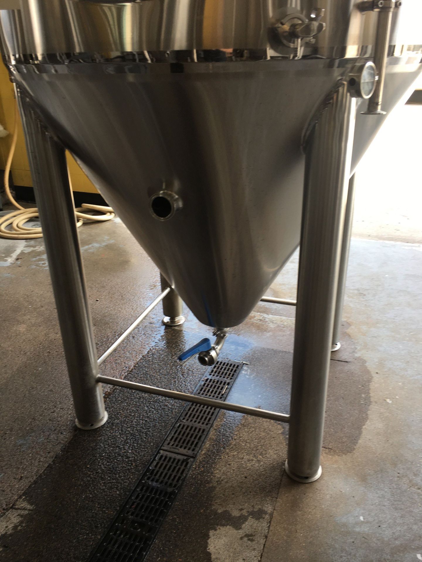 2015 Stout 14 BBL Fermentation Vessel, Stainless Steel, Glycol J | Subject to Bulk | Rig Fee: $350 - Image 2 of 9