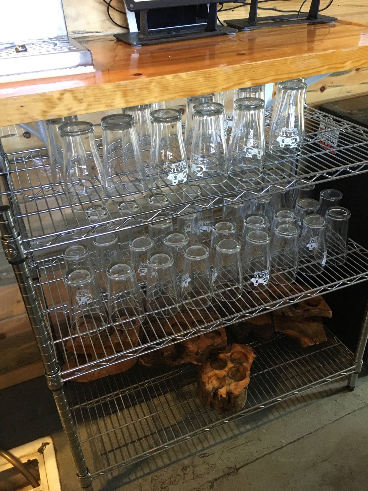 Glassware on Racks in Lot 107 | Rig Fee: $110 - Image 3 of 3