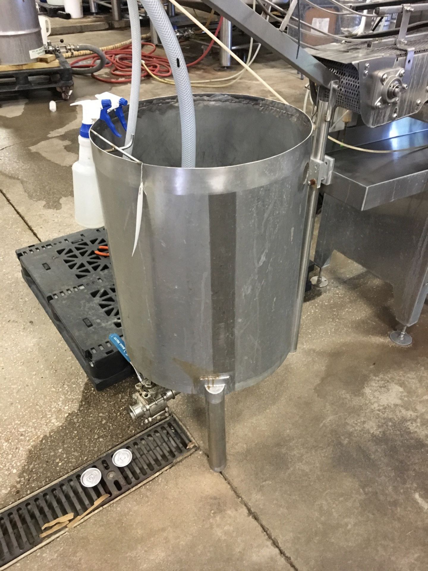 Stainless Steel Hop Back, Approx Dims: 20in OD x 25in H, 37in OAH | Subj to Bulk | Rig Fee: $25