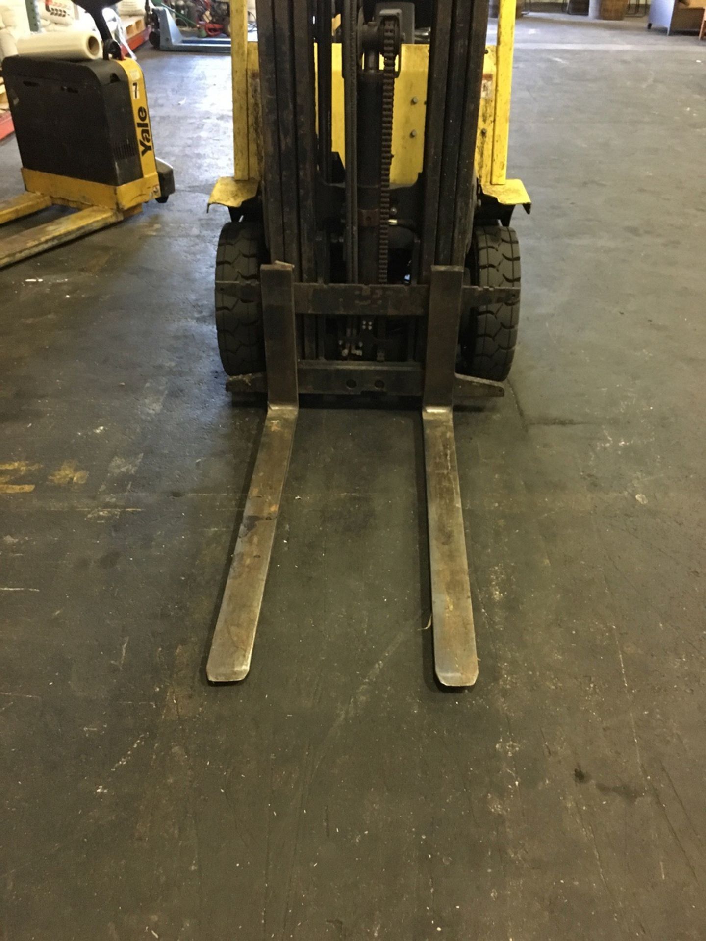 Hyster H35XM LPG Fork Lift, 3500 LB Capacity, 189in Load Height (2300 LB Max at Lo | Rig Fee: $150 - Image 3 of 16