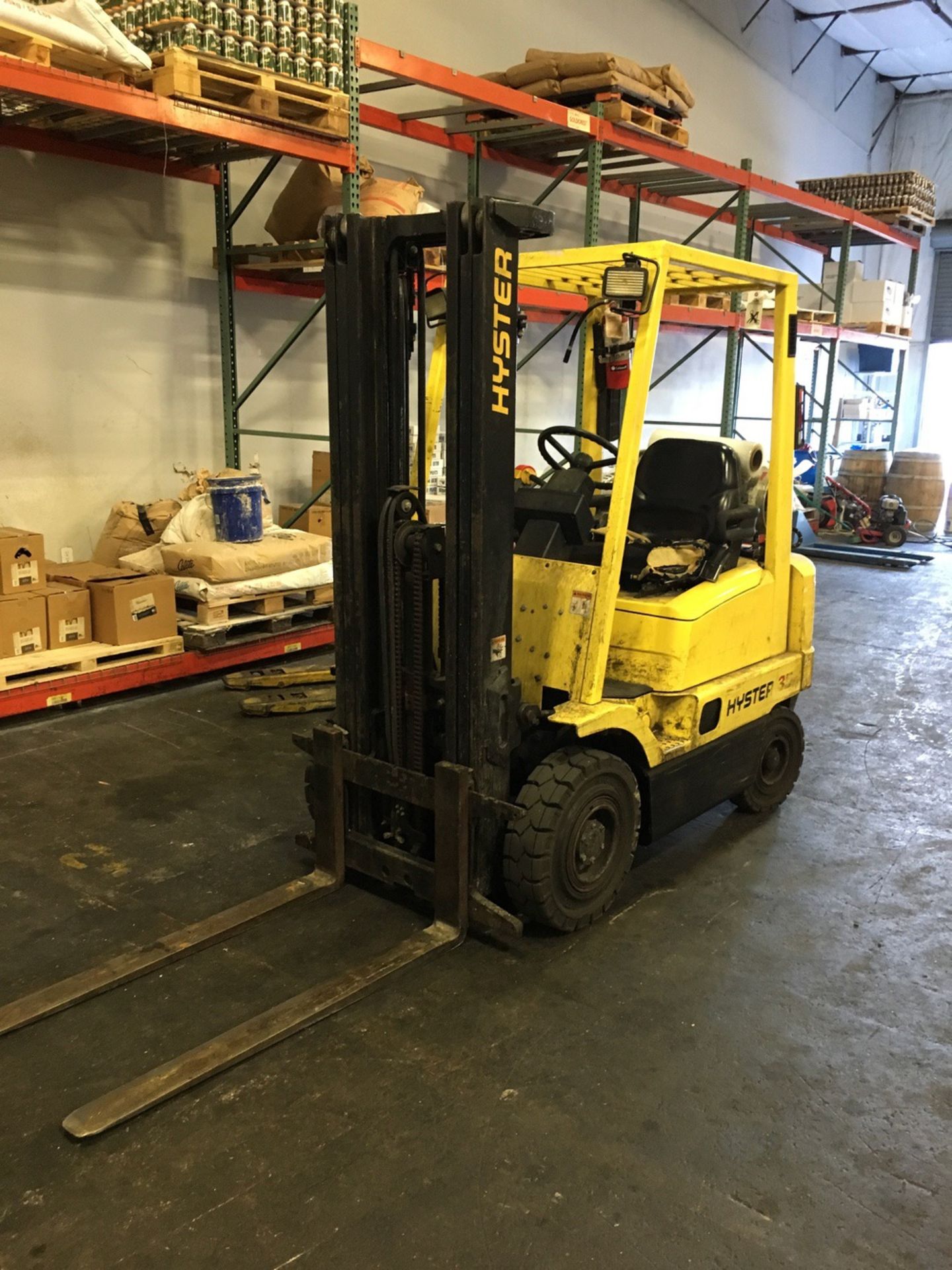 Hyster H35XM LPG Fork Lift, 3500 LB Capacity, 189in Load Height (2300 LB Max at Lo | Rig Fee: $150