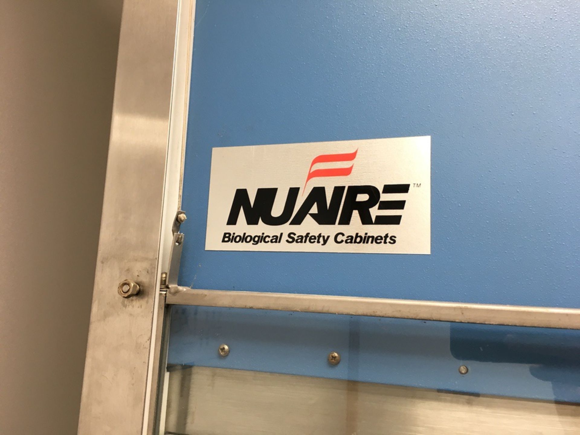 NuAire Model NU-425FM-400 Bilogical Safety Cabinet, S/N: 10676 QW | Rig Fee: $150 - Image 4 of 4