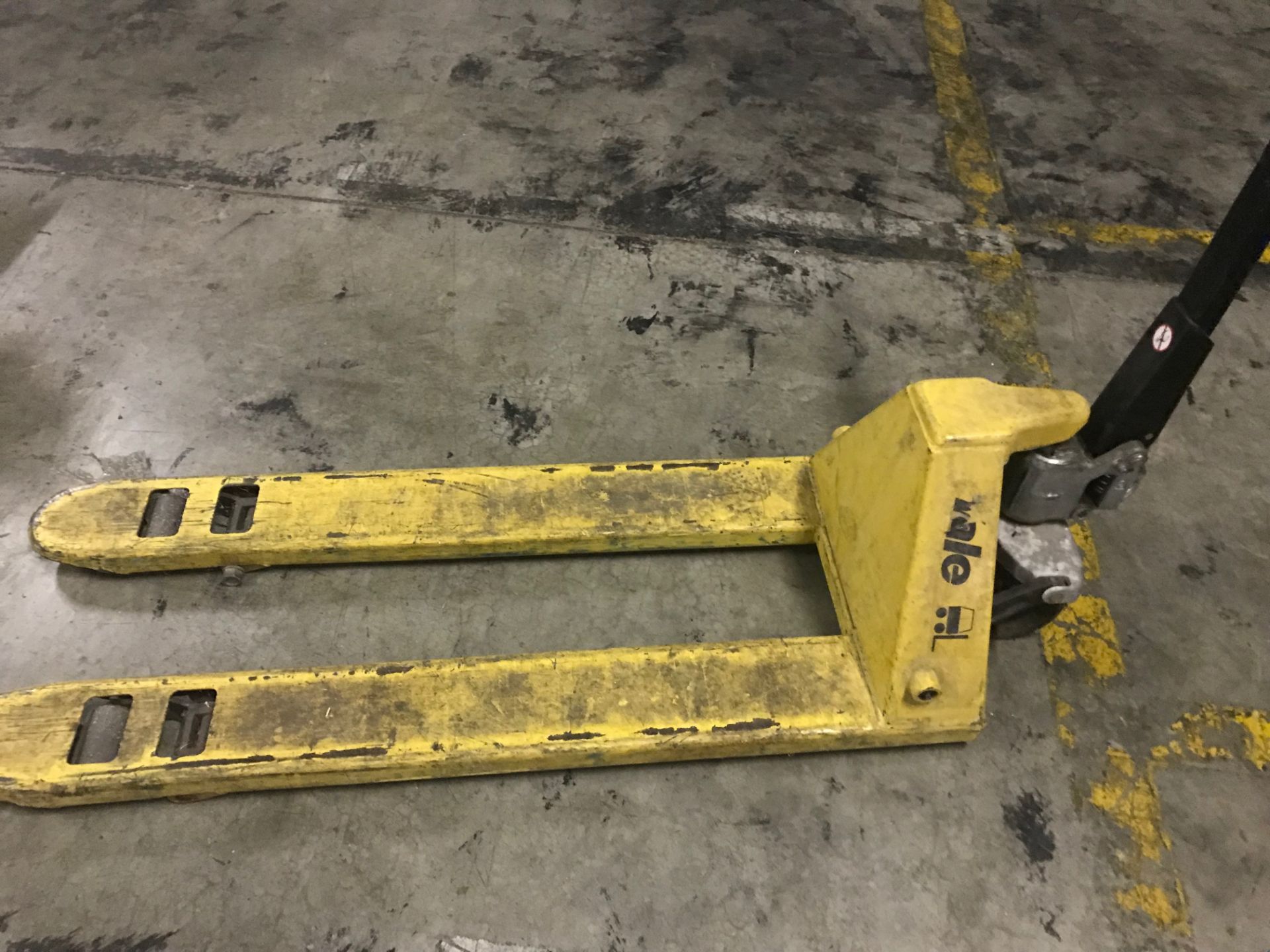 Manual Pallet Jack | Rig Fee: $10