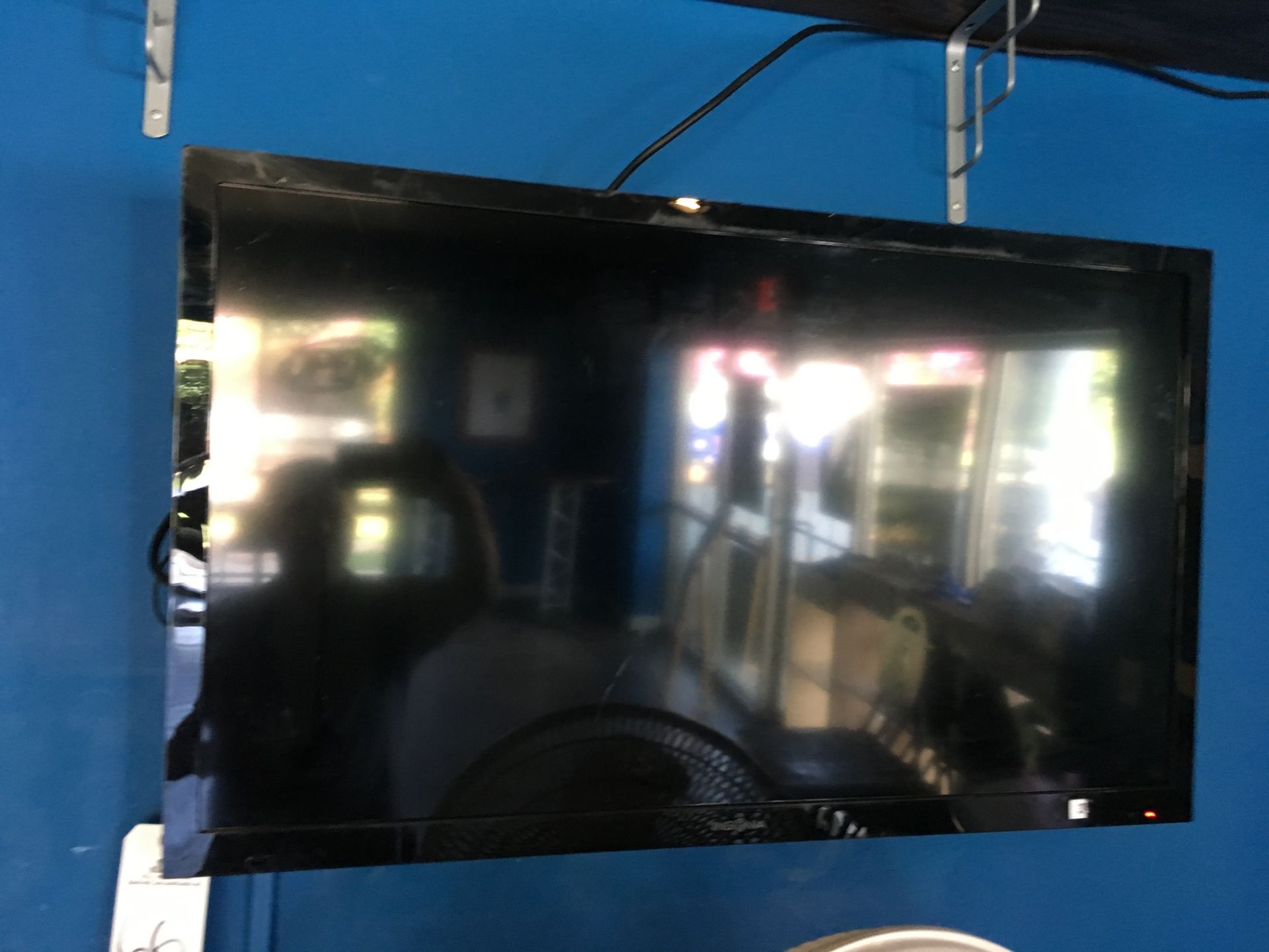 Insignia Flat Screen TV, 39 Inch | Rig Fee: $25