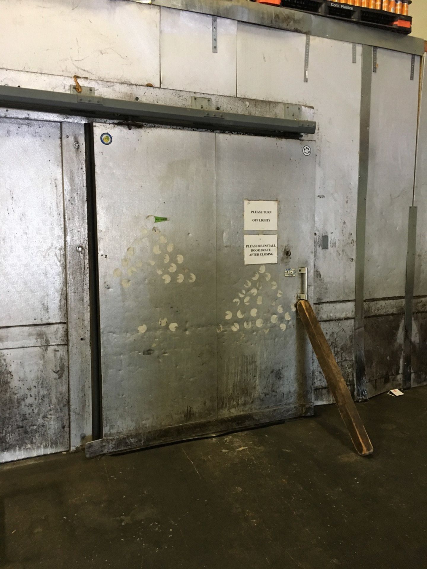 WA Brown Walk-In Cooler, Approx Dims: 16ft W x 35ft L x 125in Ta (Cond Unit Lot 23) | Rig Fee: $4500 - Image 2 of 9