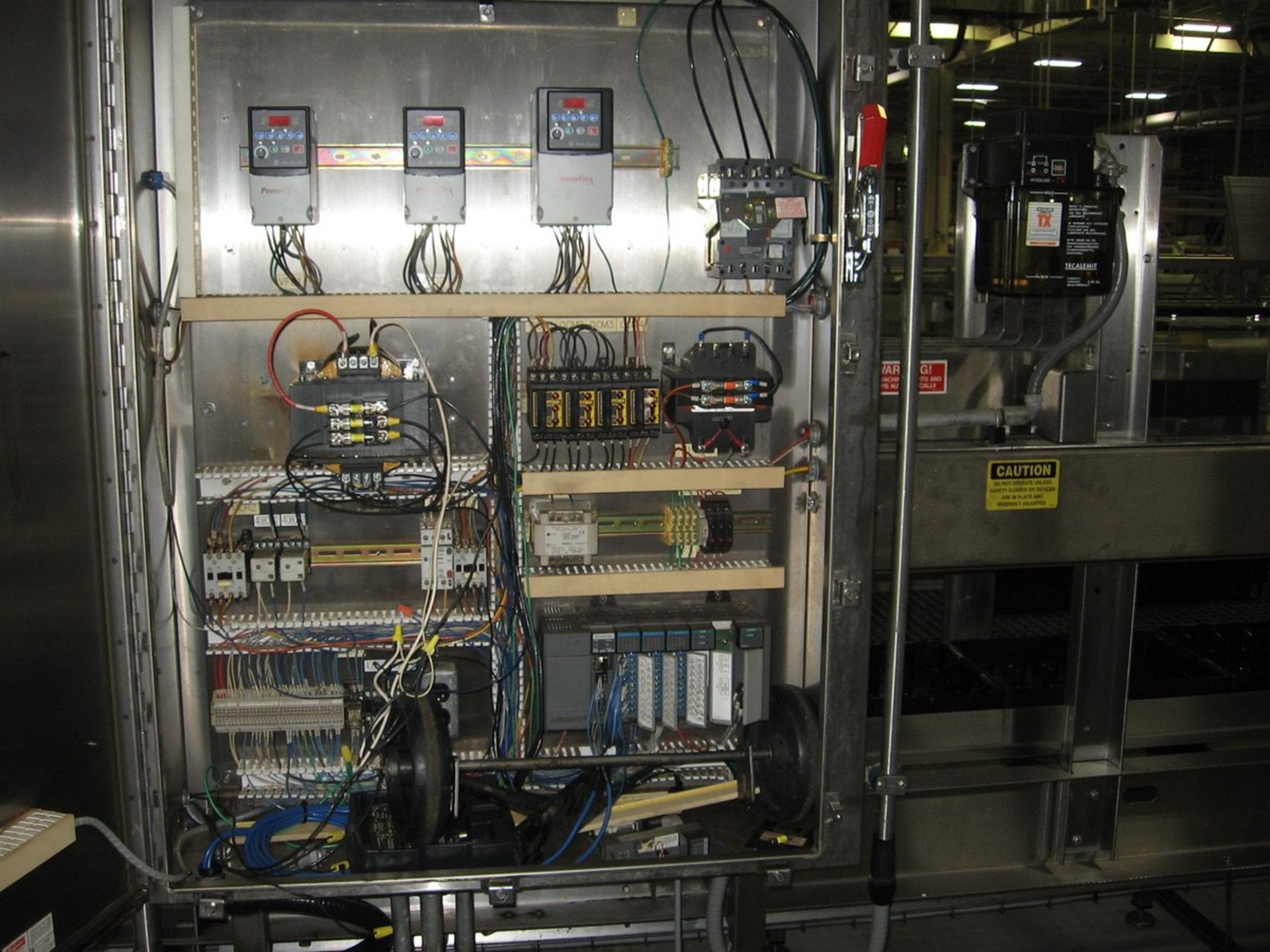Hartness Model 2600 Continuous Motion Case Packer, Allen-Bradley SLC 5/04 | Loc: IN | Rig Fee: $750 - Image 7 of 7