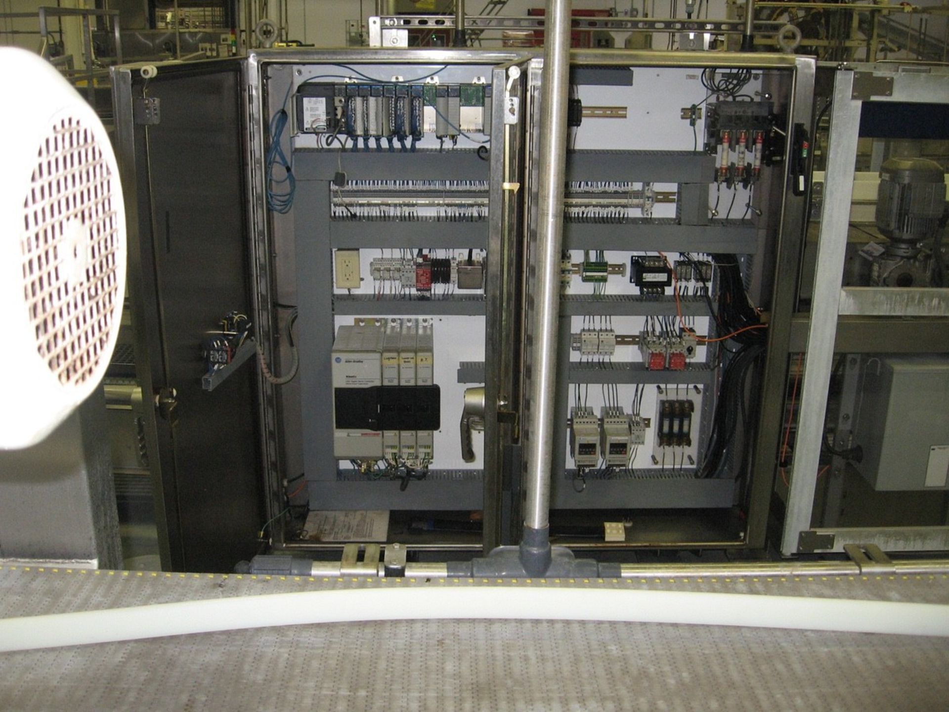 Hartness Model 2800 Servo Drive Case Packer, Allen-Bradley SLC 5/04 PLC & | Loc: IN | Rig Fee: $850 - Image 11 of 11