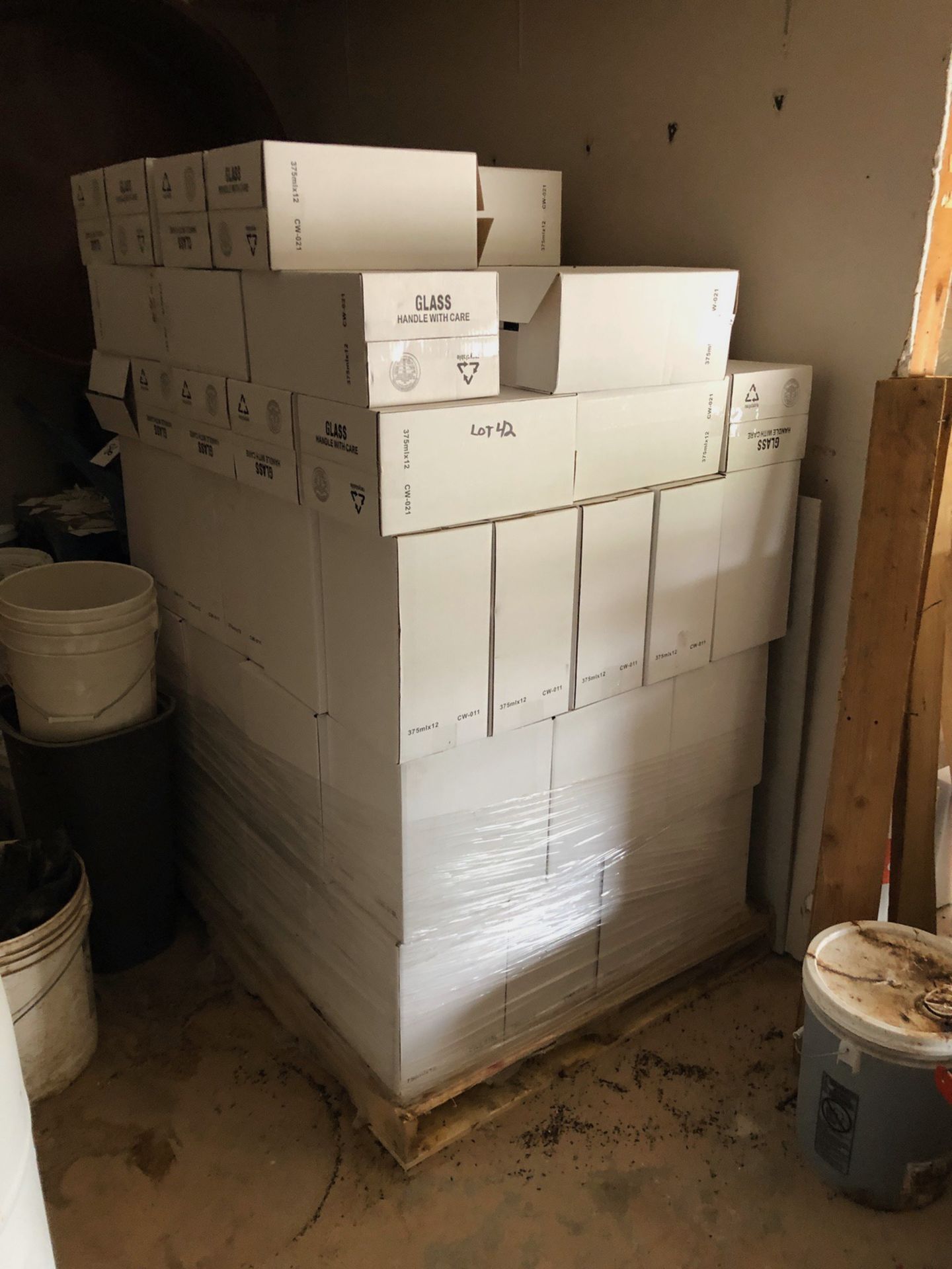 Lot of 750mL and 375mL Bottles: Approx 330 750mL, Approx 500 375mL | Sub to Bulk | Rig Fee: $150