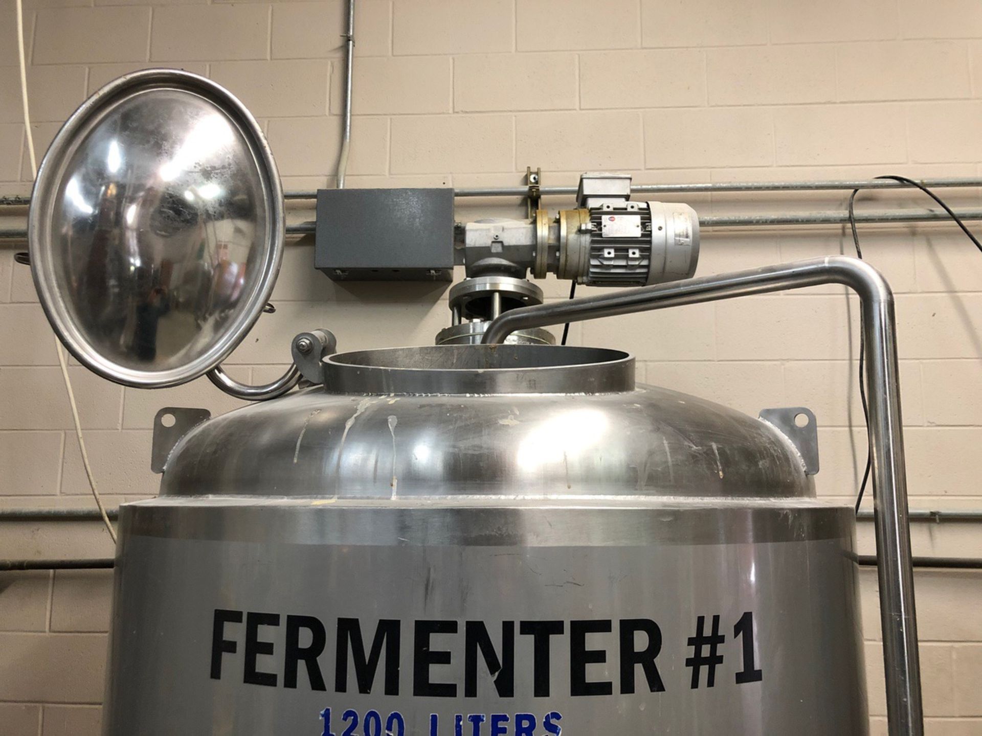 2008 Bavarian 1200L Fermenter, Vertical Agitation, Approx 8ft-2in OAH | Sub to Bulk | Rig Fee: $350 - Image 2 of 8