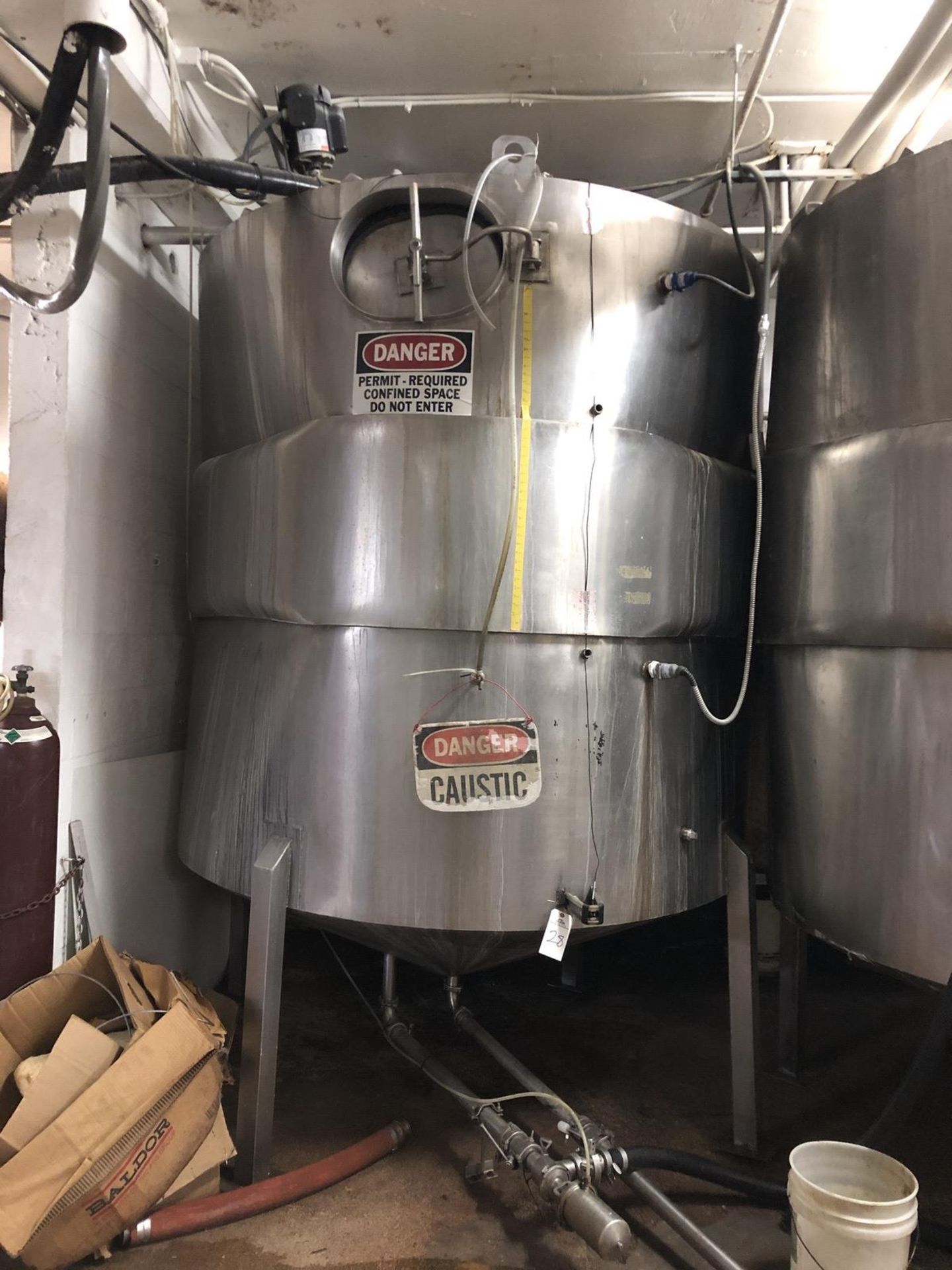 50 BBL Stainless Steel Tank, Damaged Jacket, Approx Dims: 7ft OD x 125in OAH | Rig Fee: $500