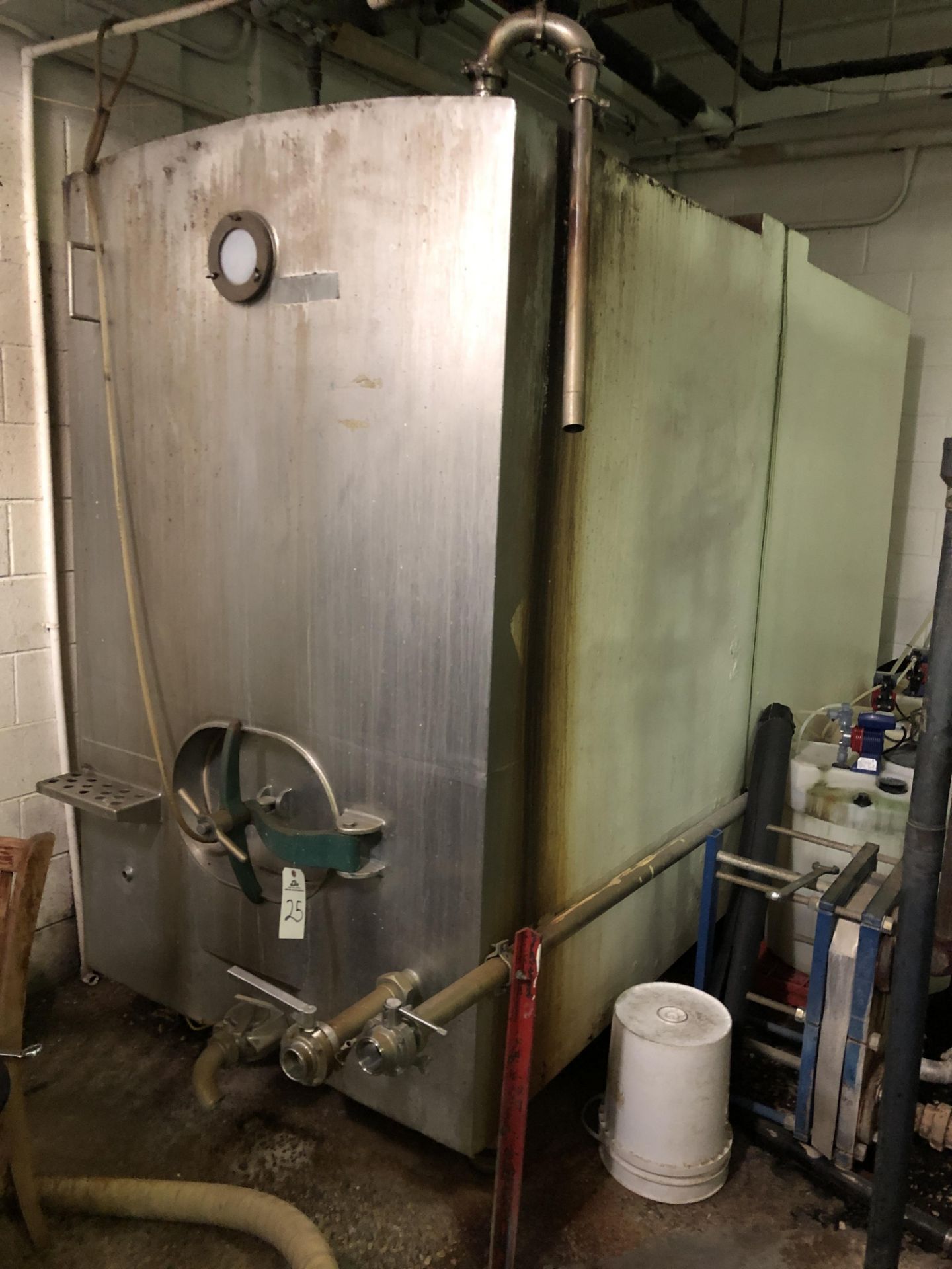 Horizontal Tank, Stainless Steel Interior, Approx Dims: 8ft OAH x 10ft OAL x 49in O | Rig Fee: $1000
