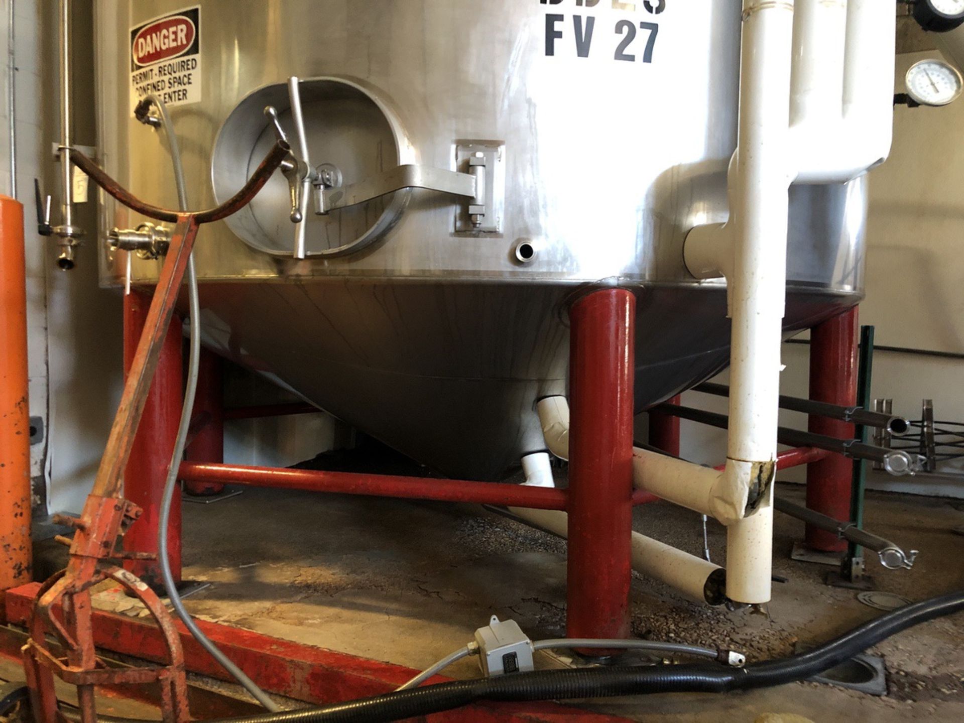 Santa Rosa 200 BBL Fermenter, Cone Bottom, Glycol Jacketed, Stainless Steel, Approx | Rig Fee: $3300 - Image 2 of 12